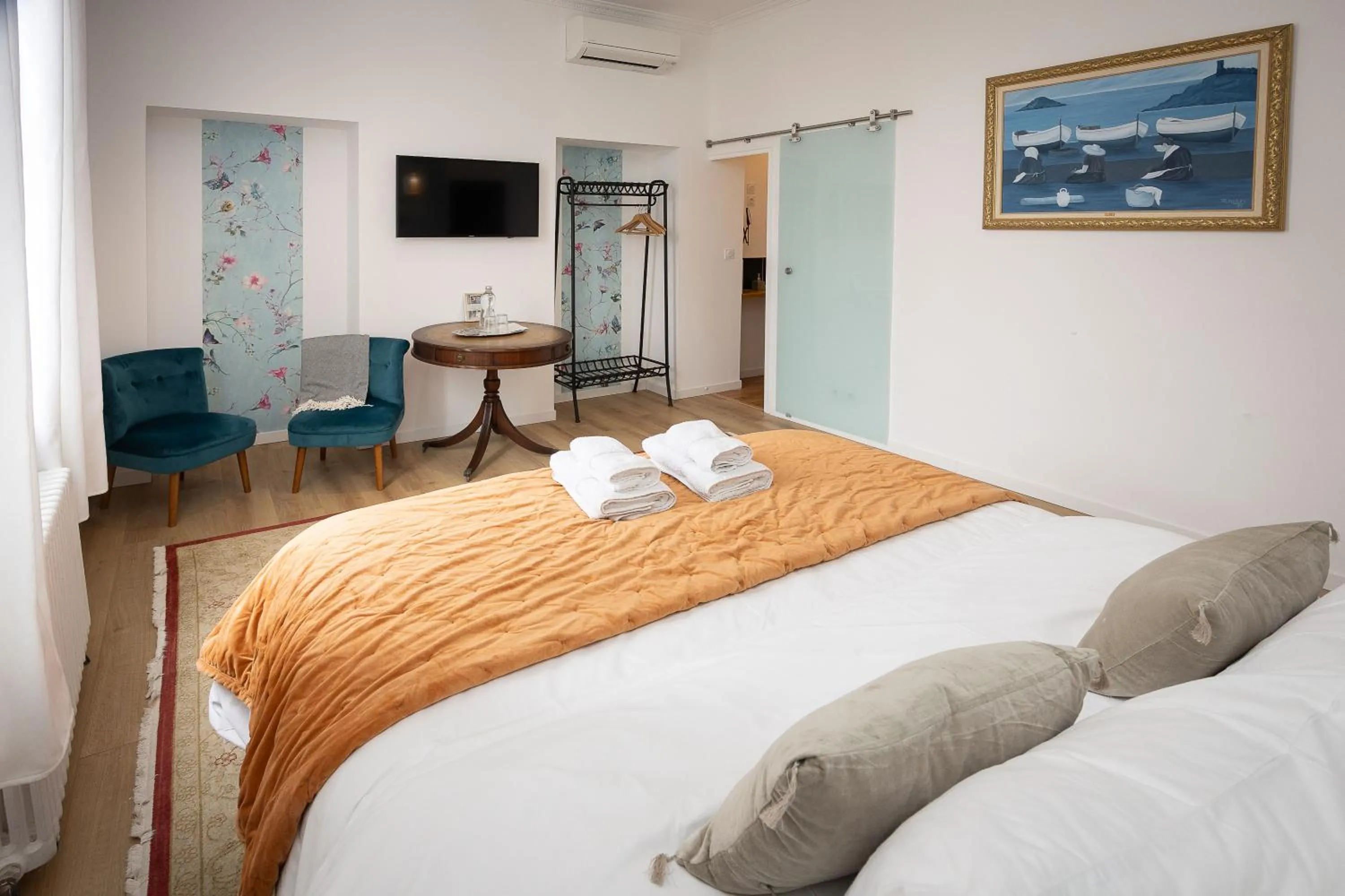 Bedroom, Bed in SalutBB Chambre d'hote