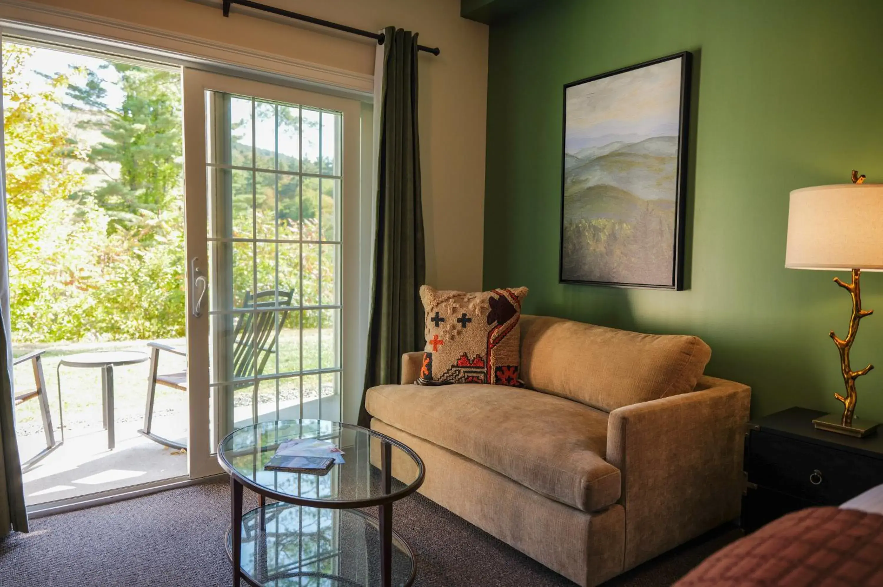 Pond Ridge King Room in On the River Inn Pond Ridge King Room in On the River Inn