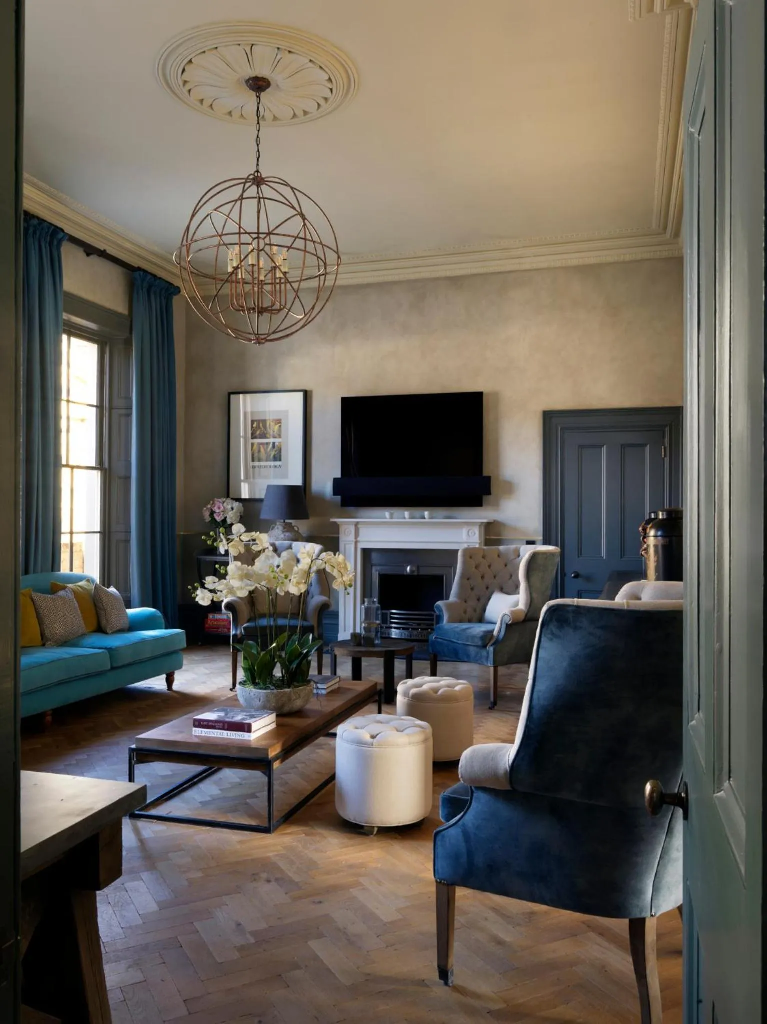 Communal lounge/ TV room in No131 The Promenade