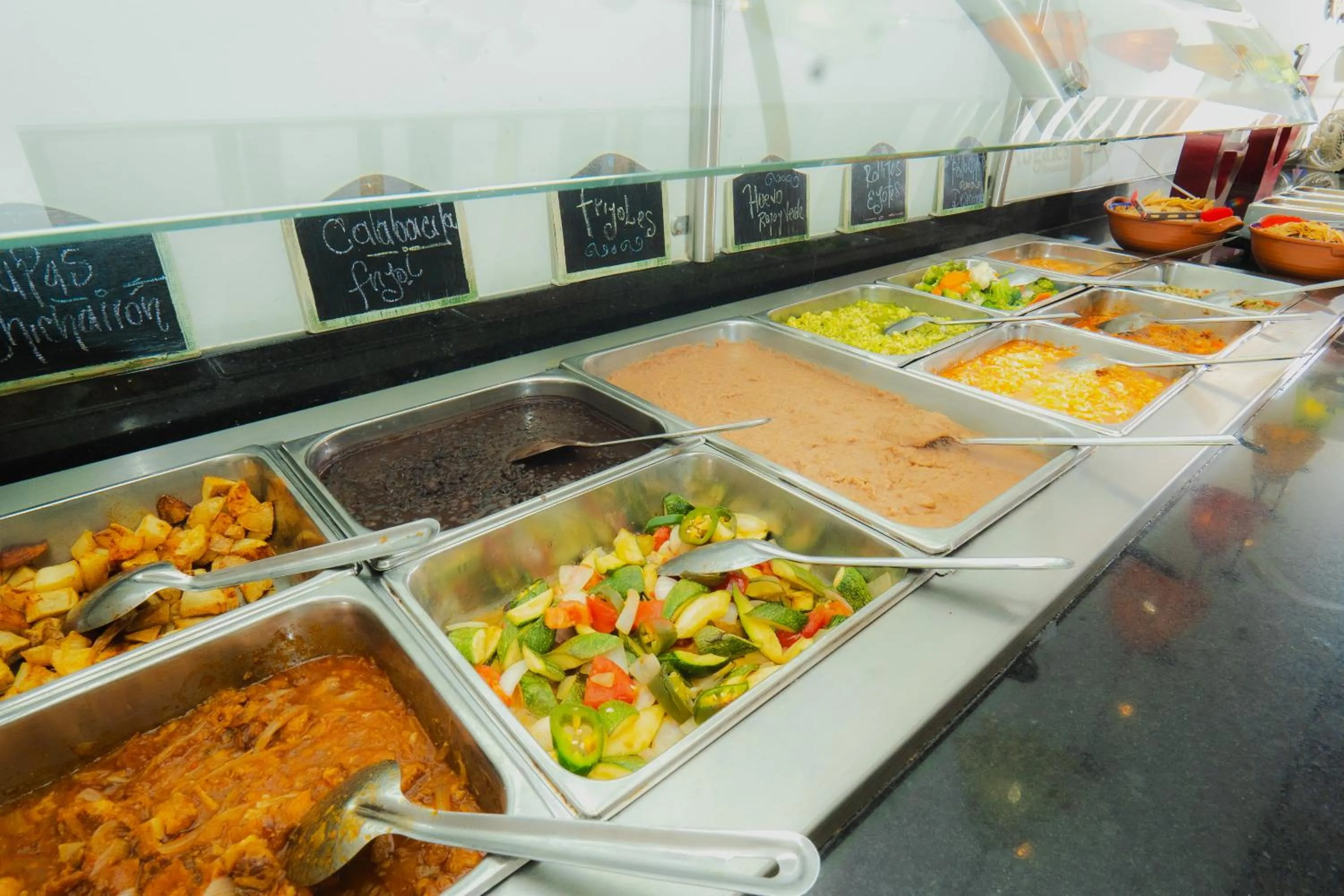 Restaurant/places to eat in Hotel del Parque