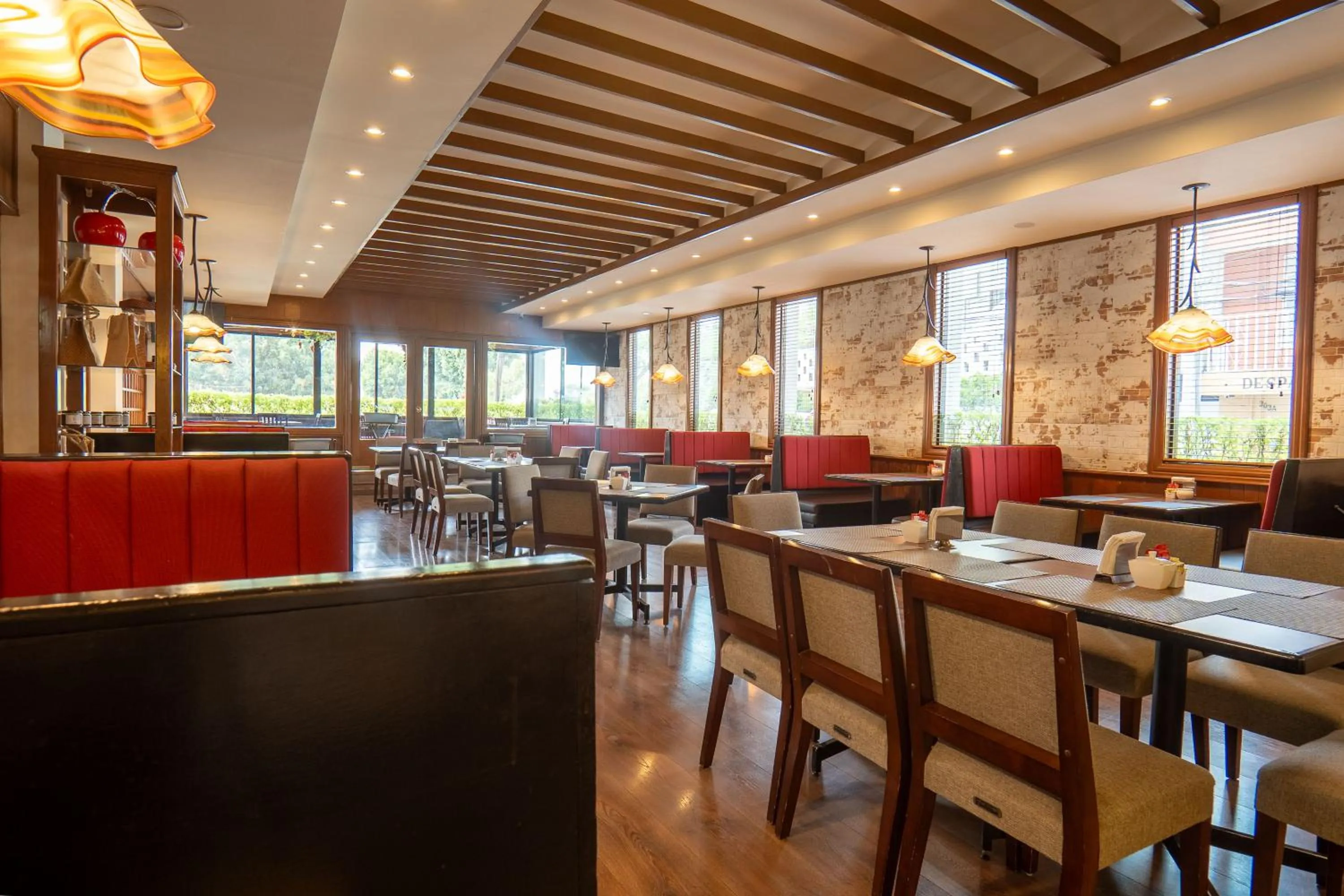 Restaurant/places to eat in Hotel del Parque