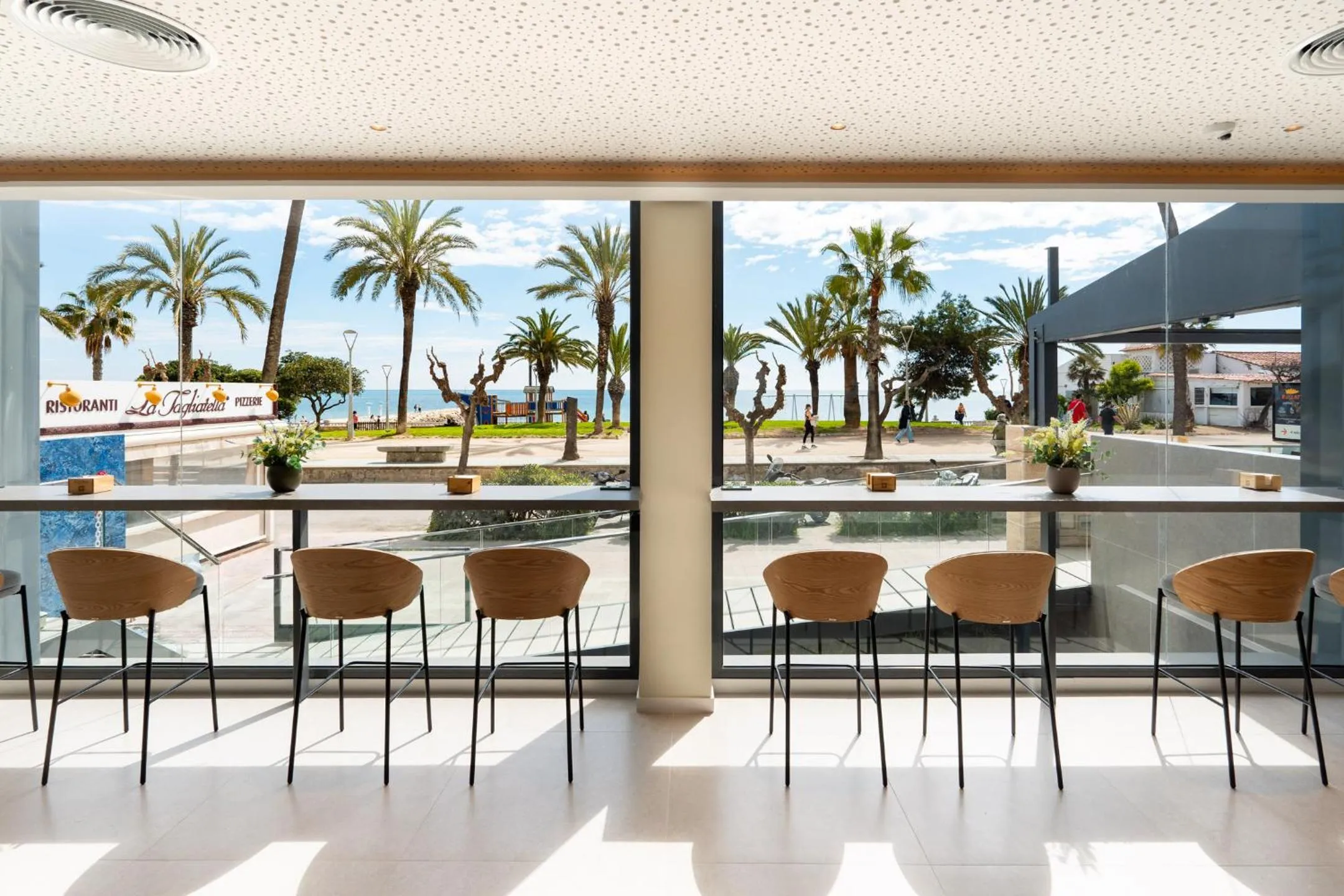 Lounge or bar in Calipolis