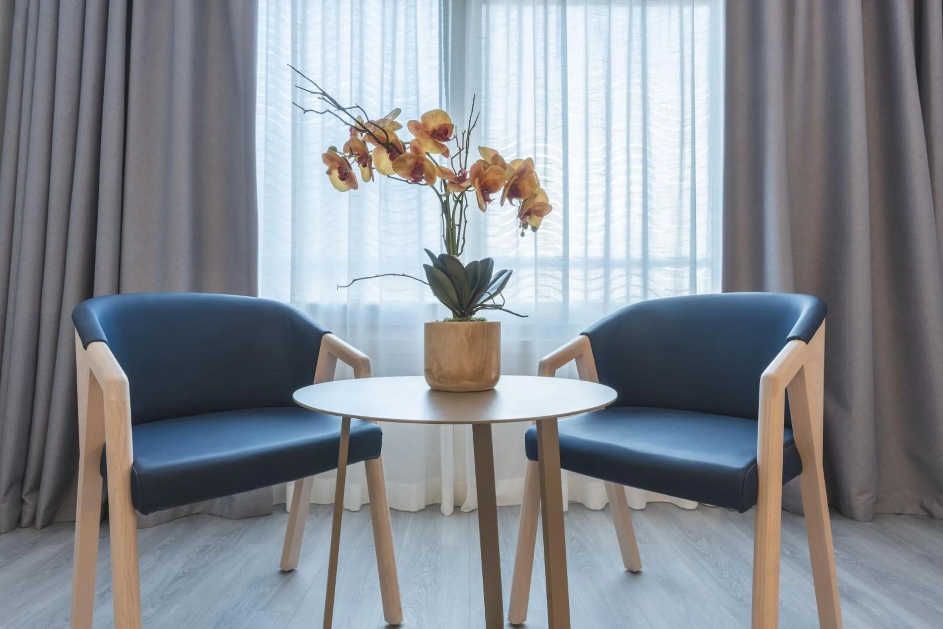 Seating area in Calipolis