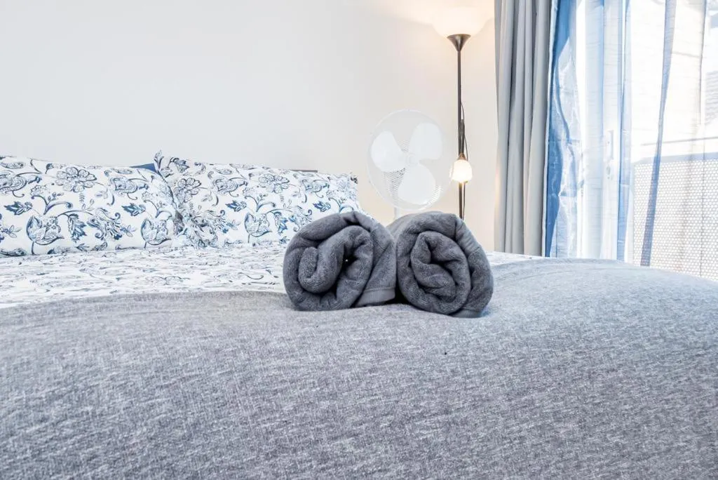 Bedroom, Bed in Bayview Apartments