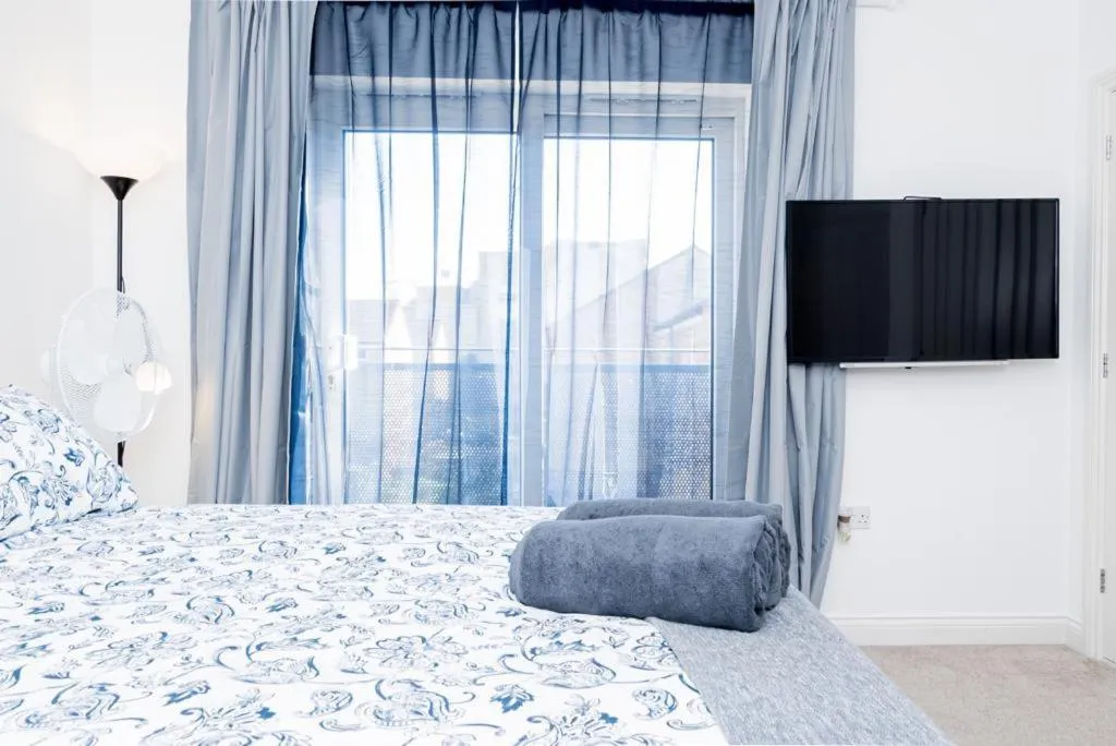 Bedroom, Bed in Bayview Apartments