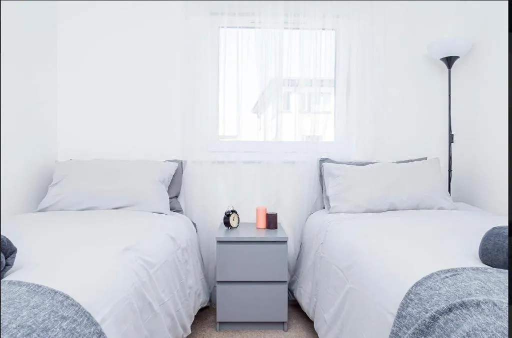 Bedroom, Bed in Bayview Apartments