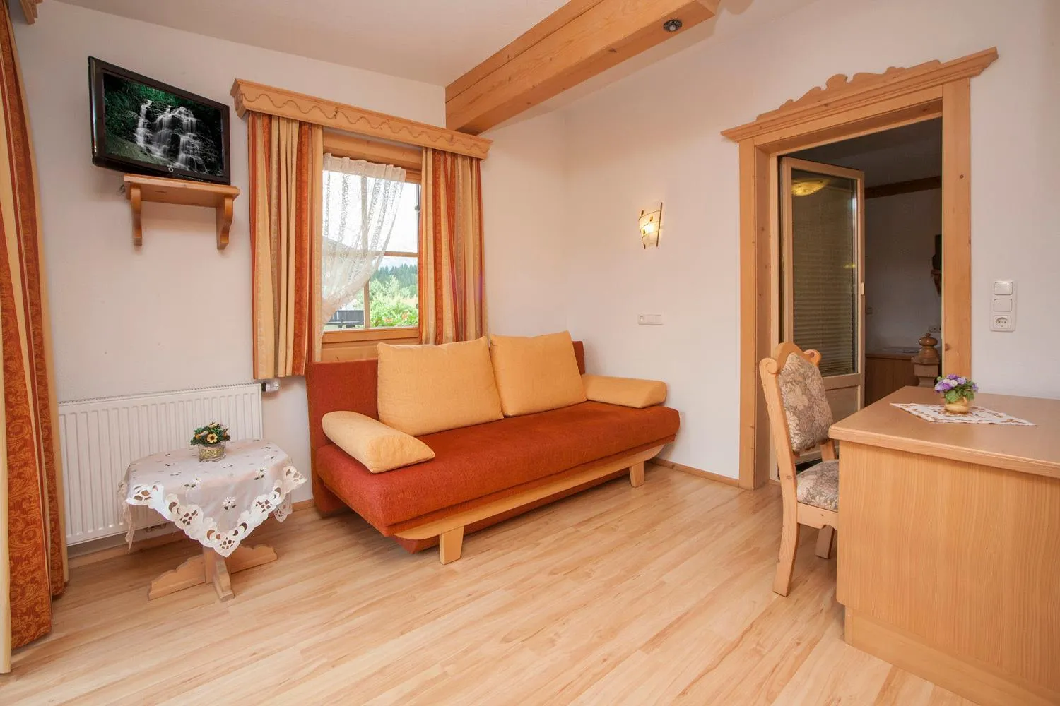 Seating area in Kaiserhotel Neuwirt