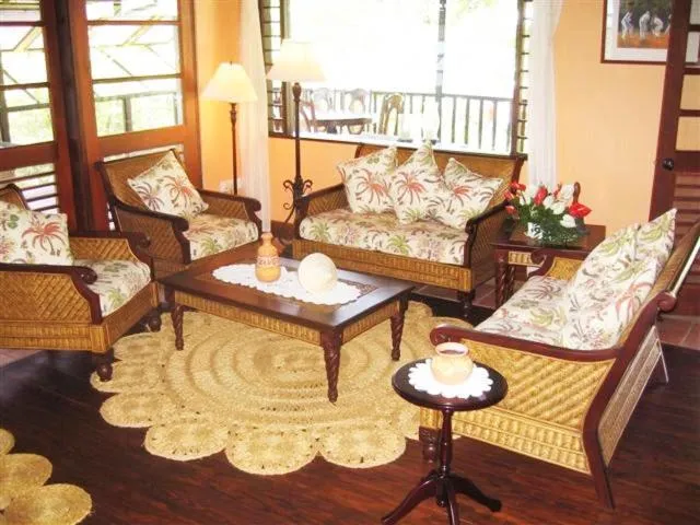 Communal lounge/ TV room in Spring Hotel Bequia