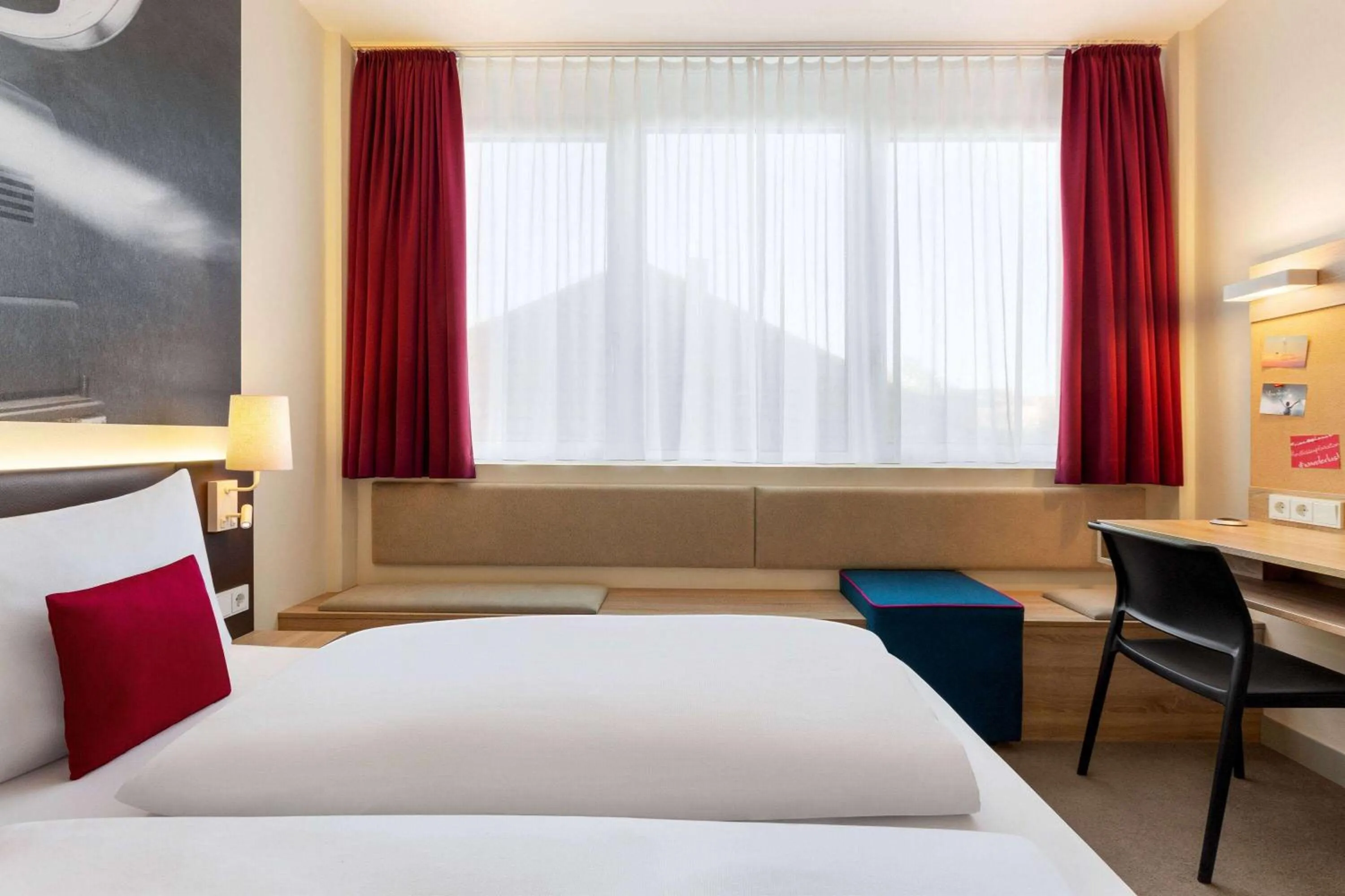 Photo of the whole room, Bed in Vienna House Easy by Wyndham München