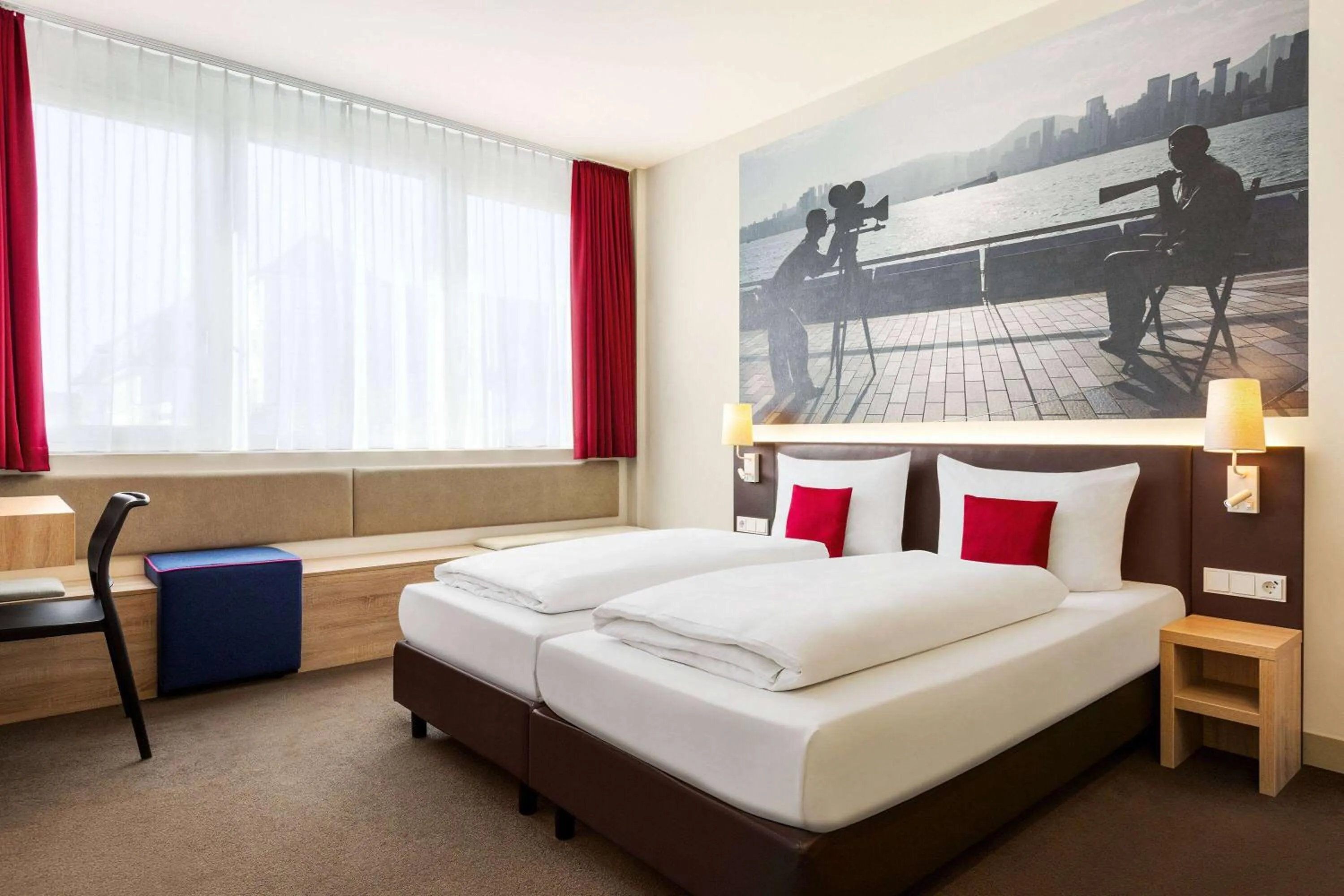 Photo of the whole room, Bed in Vienna House Easy by Wyndham München