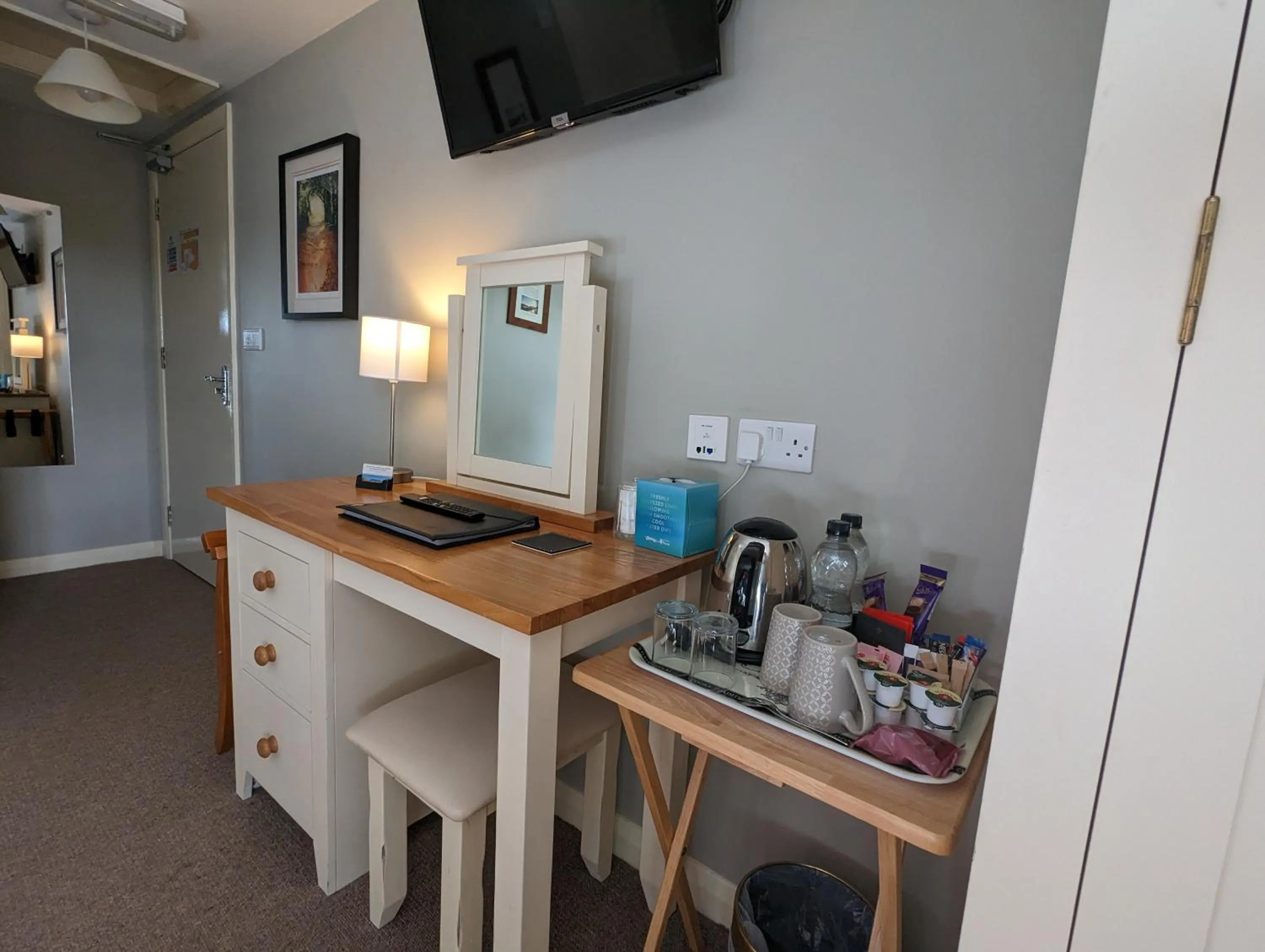 Coffee/tea facilities in Wold Escapes, Highfield Farm