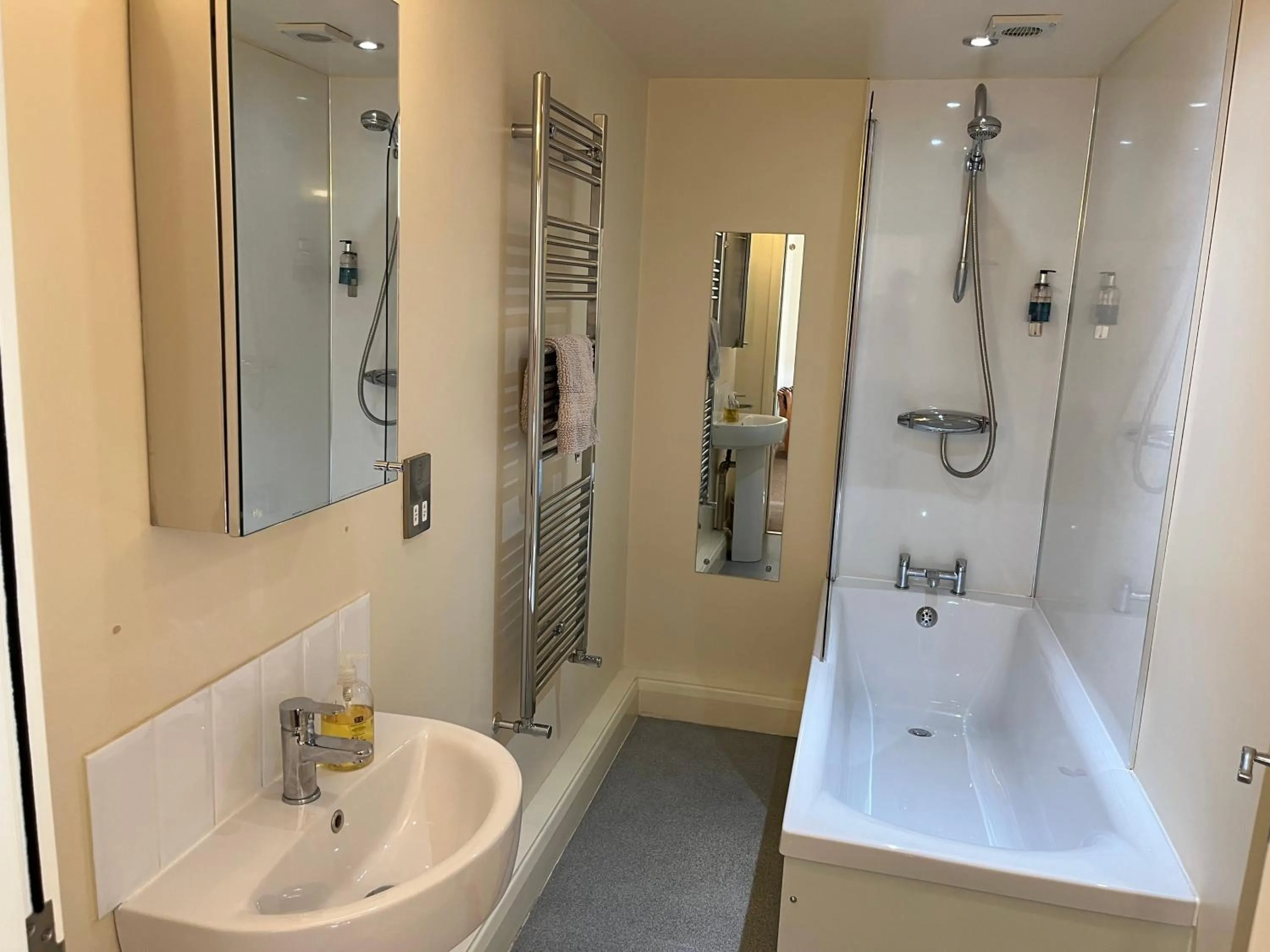 Shower in Wold Escapes, Highfield Farm