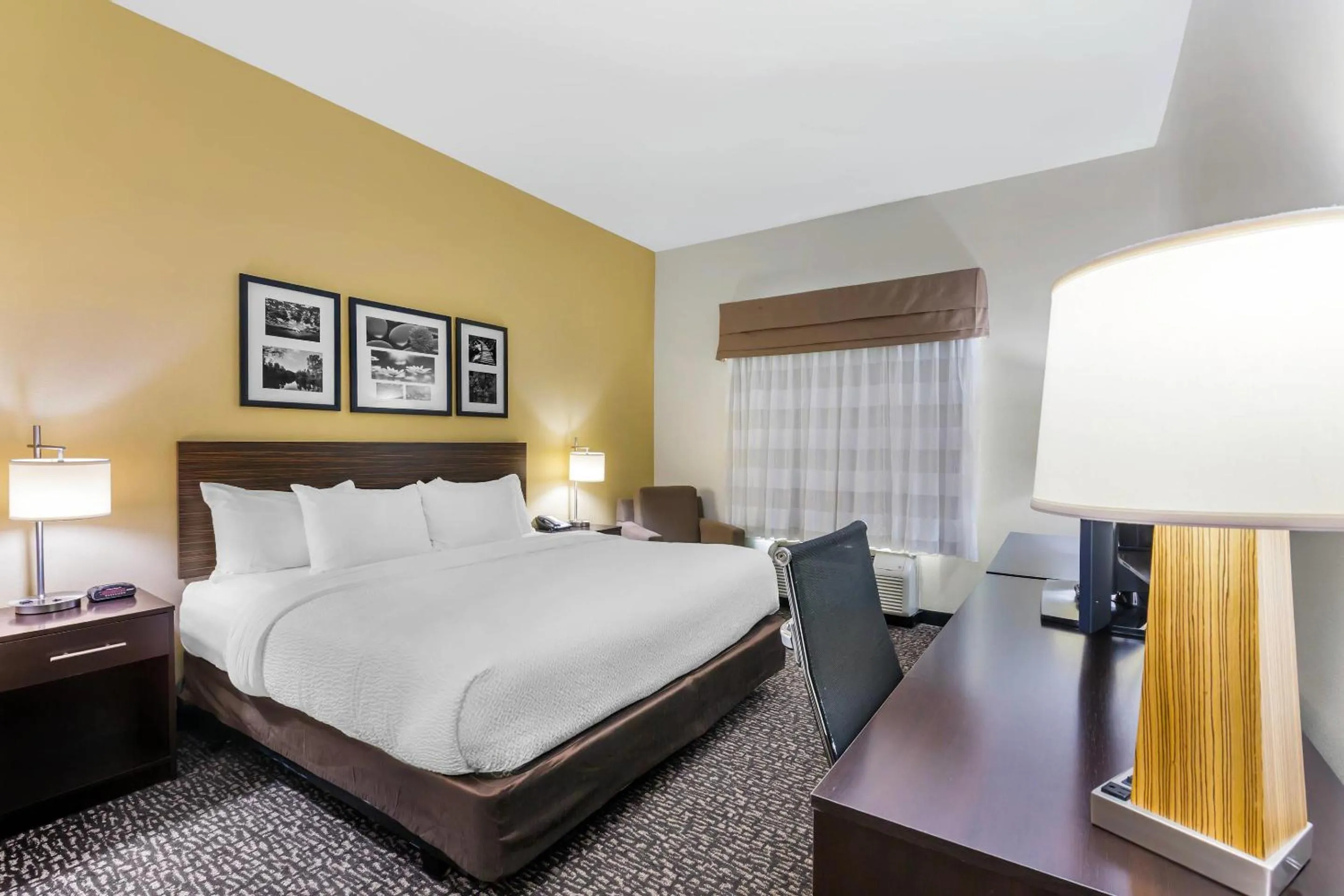 Bedroom, Bed in Sleep Inn & Suites Devils Lake