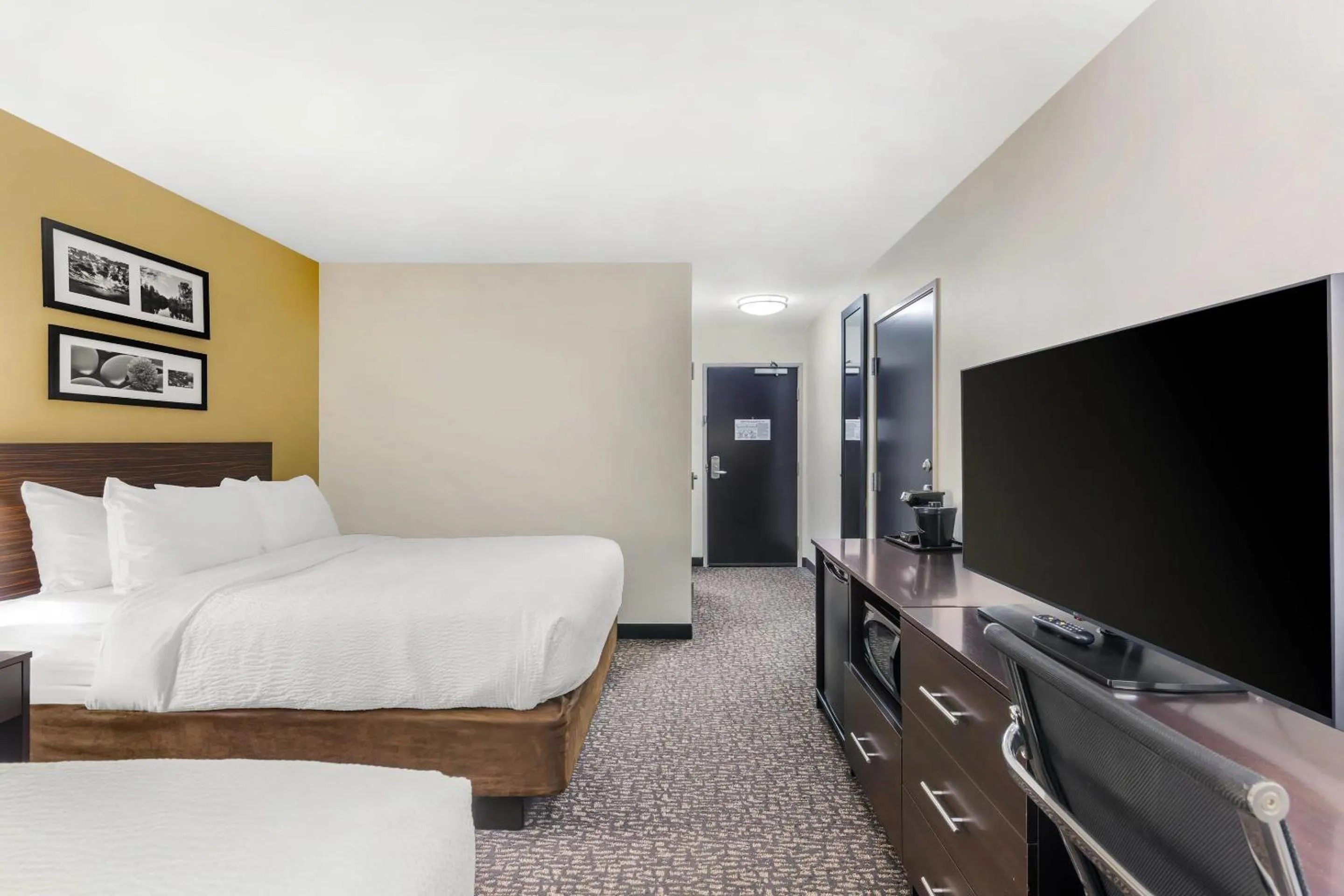 Bedroom, Bed in Sleep Inn & Suites Devils Lake