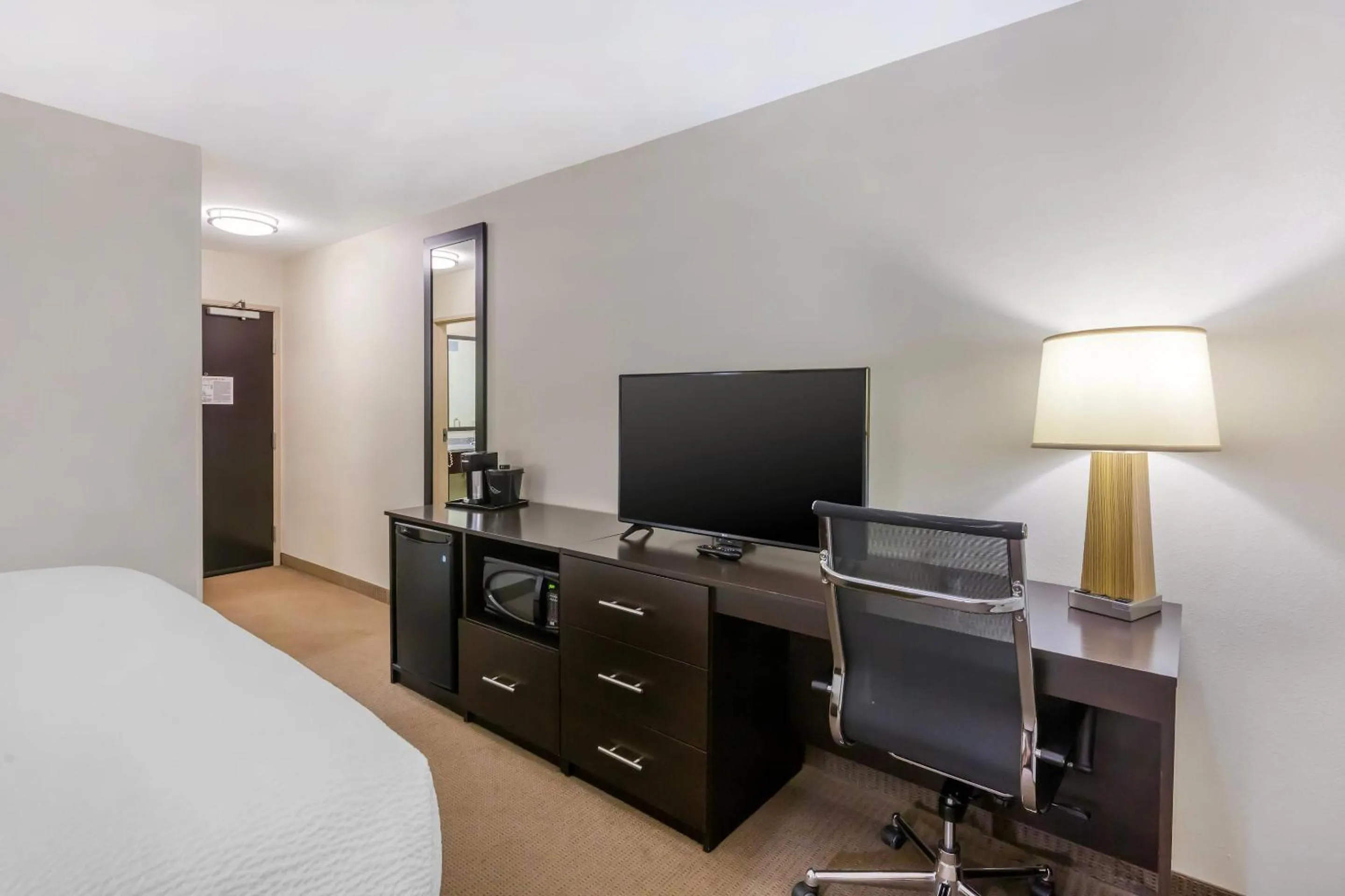 Bedroom, Bed in Sleep Inn & Suites Devils Lake