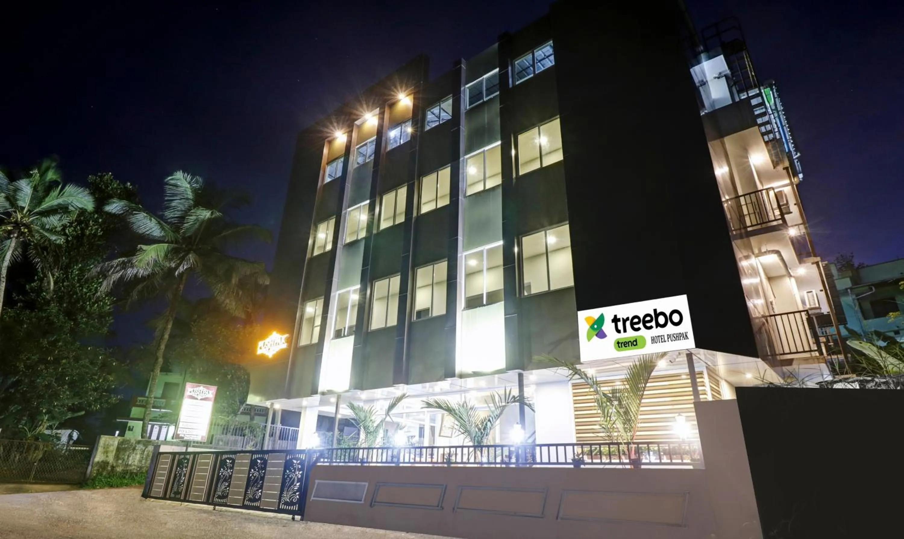 Property building in Treebo Pushpak 100 Mtrs From Chottanikkara Temple