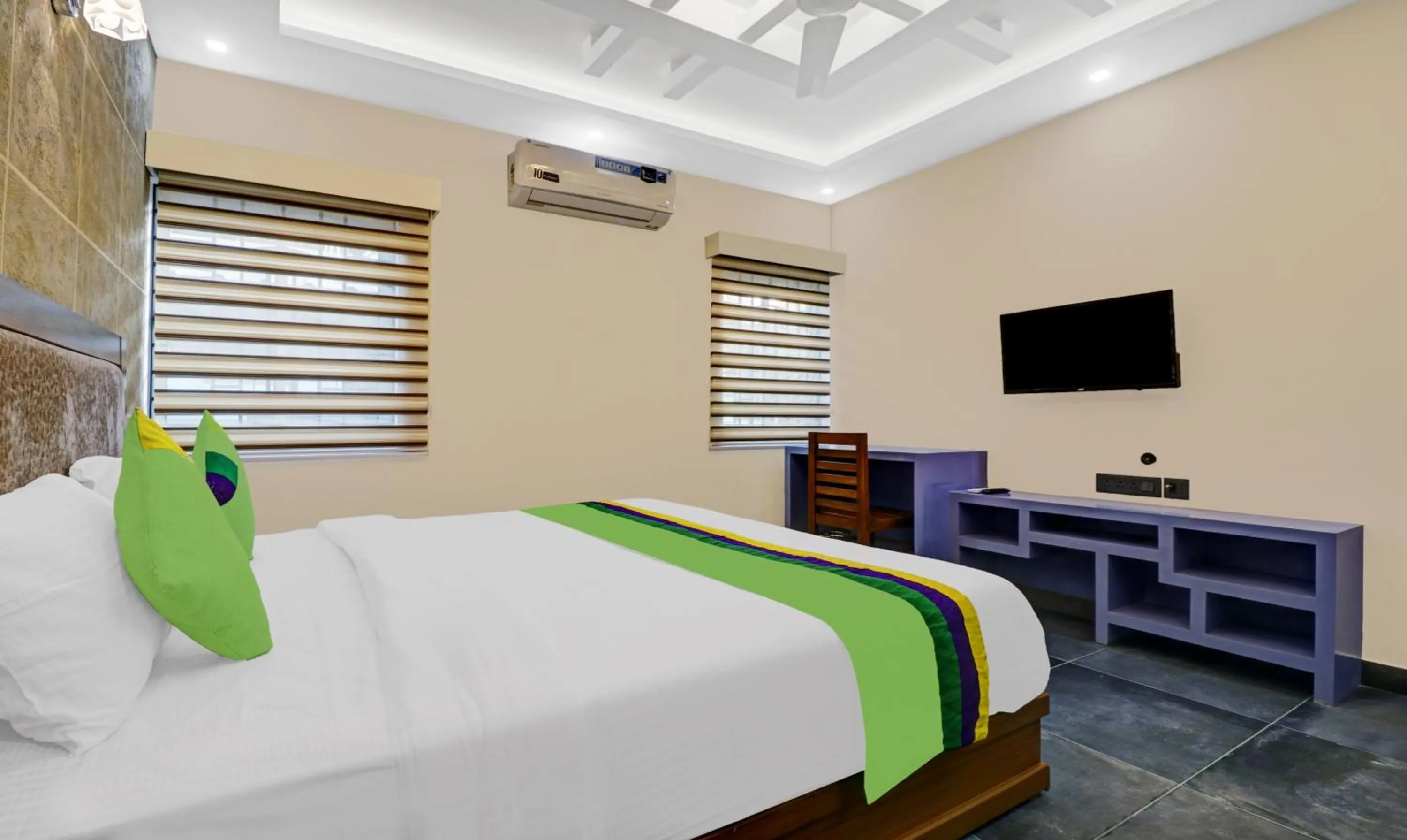 Bedroom, Bed in Treebo Pushpak 100 Mtrs From Chottanikkara Temple