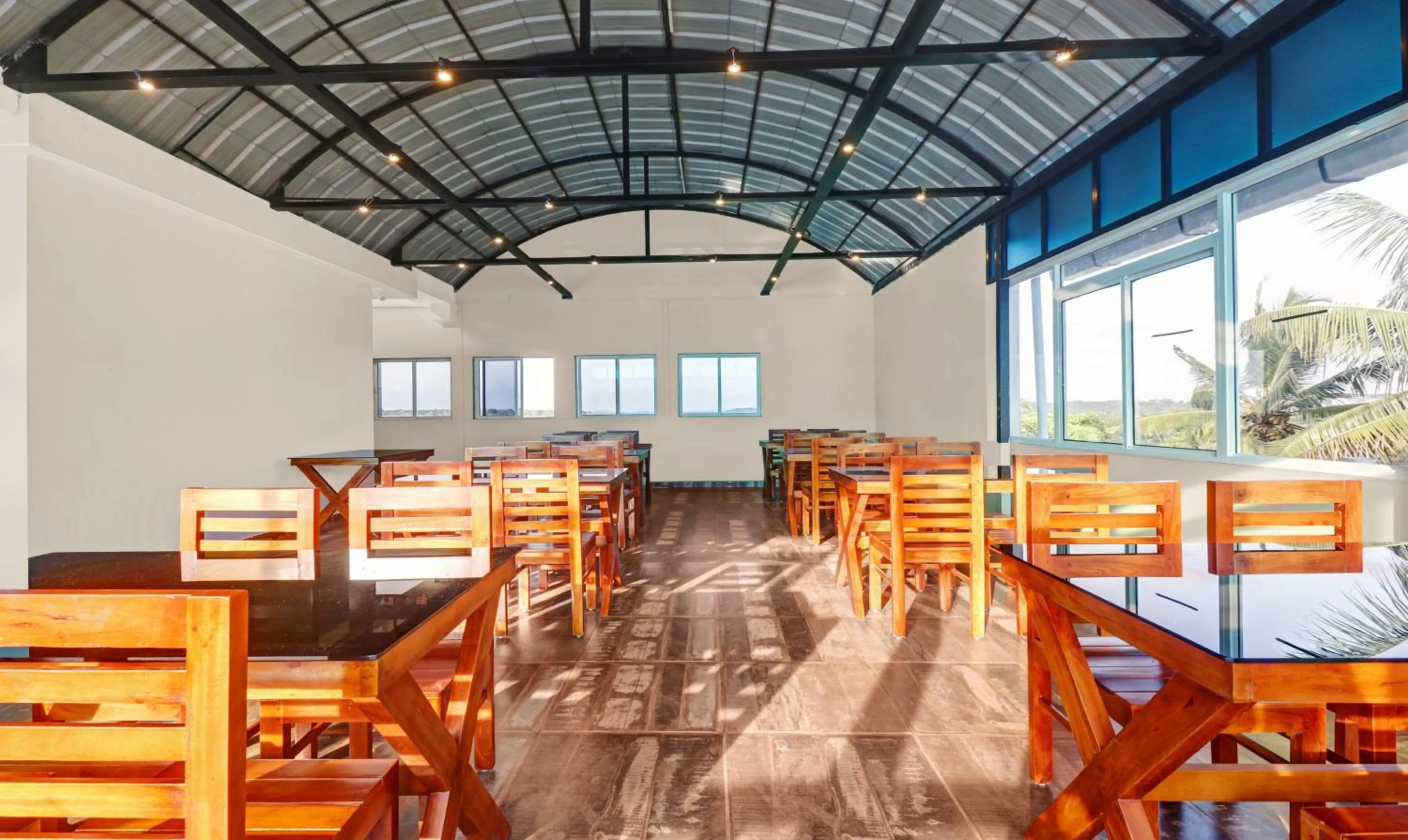 Restaurant/places to eat in Treebo Pushpak 100 Mtrs From Chottanikkara Temple