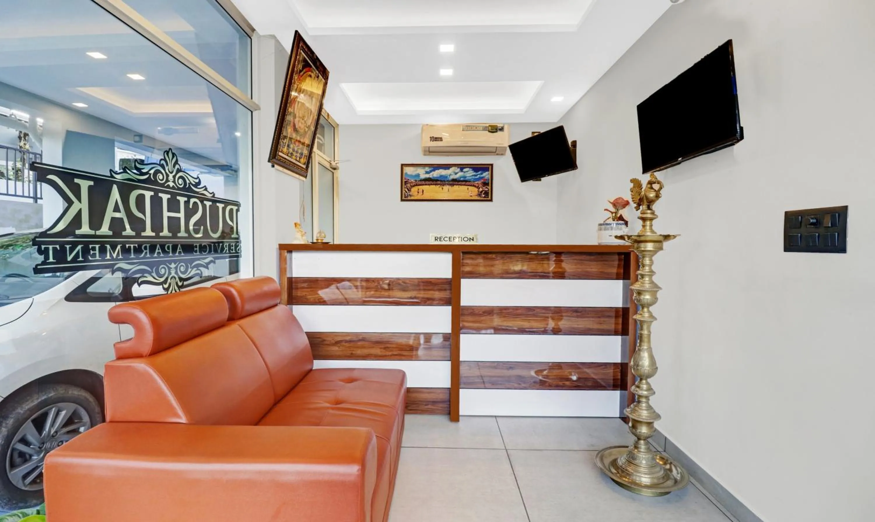 Lobby or reception in Treebo Pushpak 100 Mtrs From Chottanikkara Temple