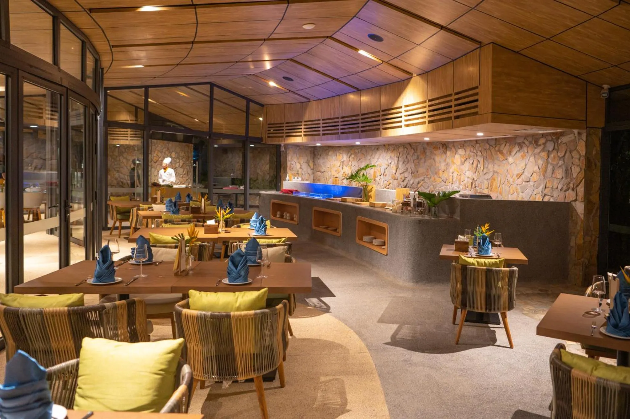 Restaurant/places to eat in Minera Hot Springs Binh Chau