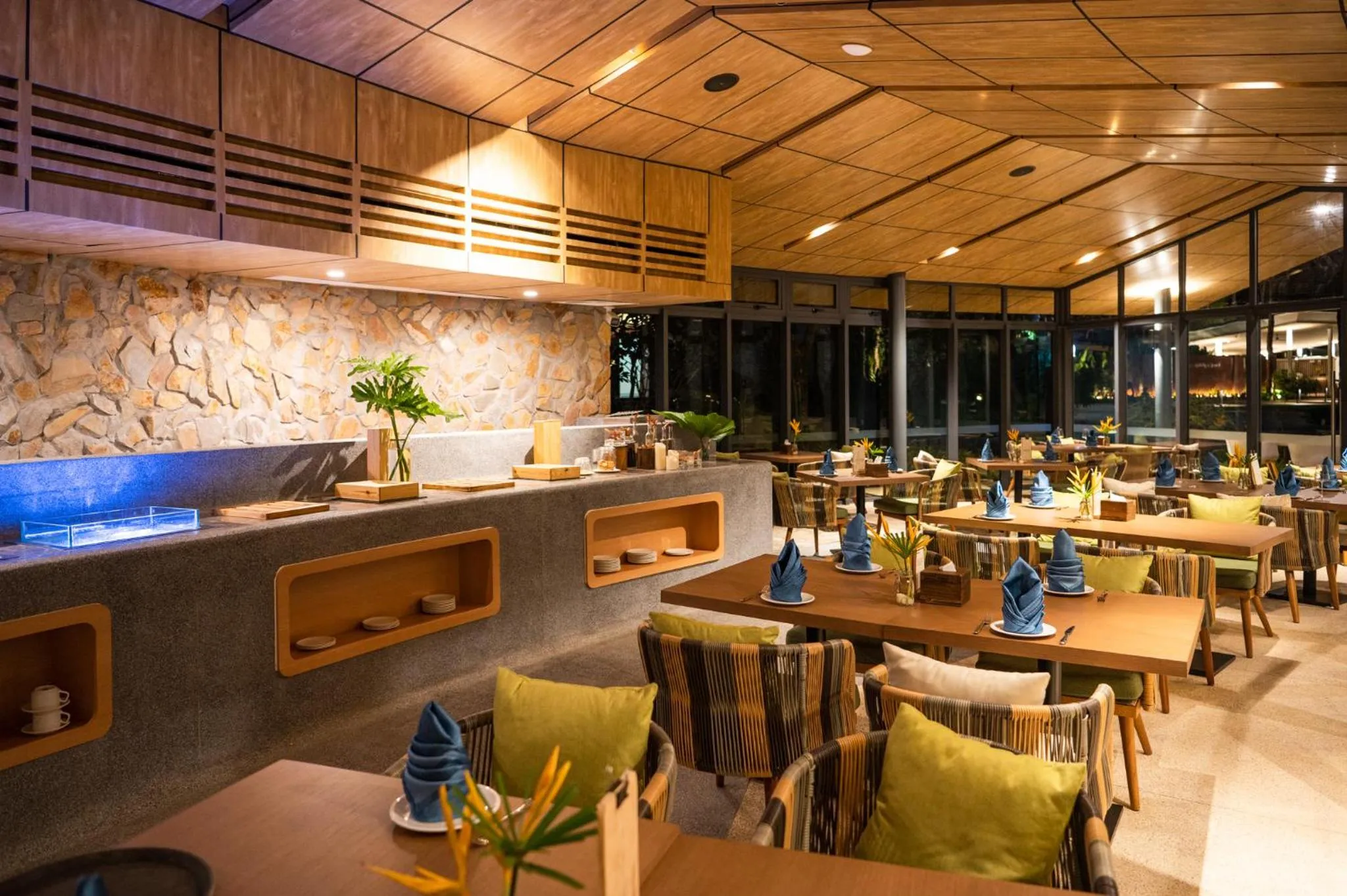 Restaurant/places to eat in Minera Hot Springs Binh Chau