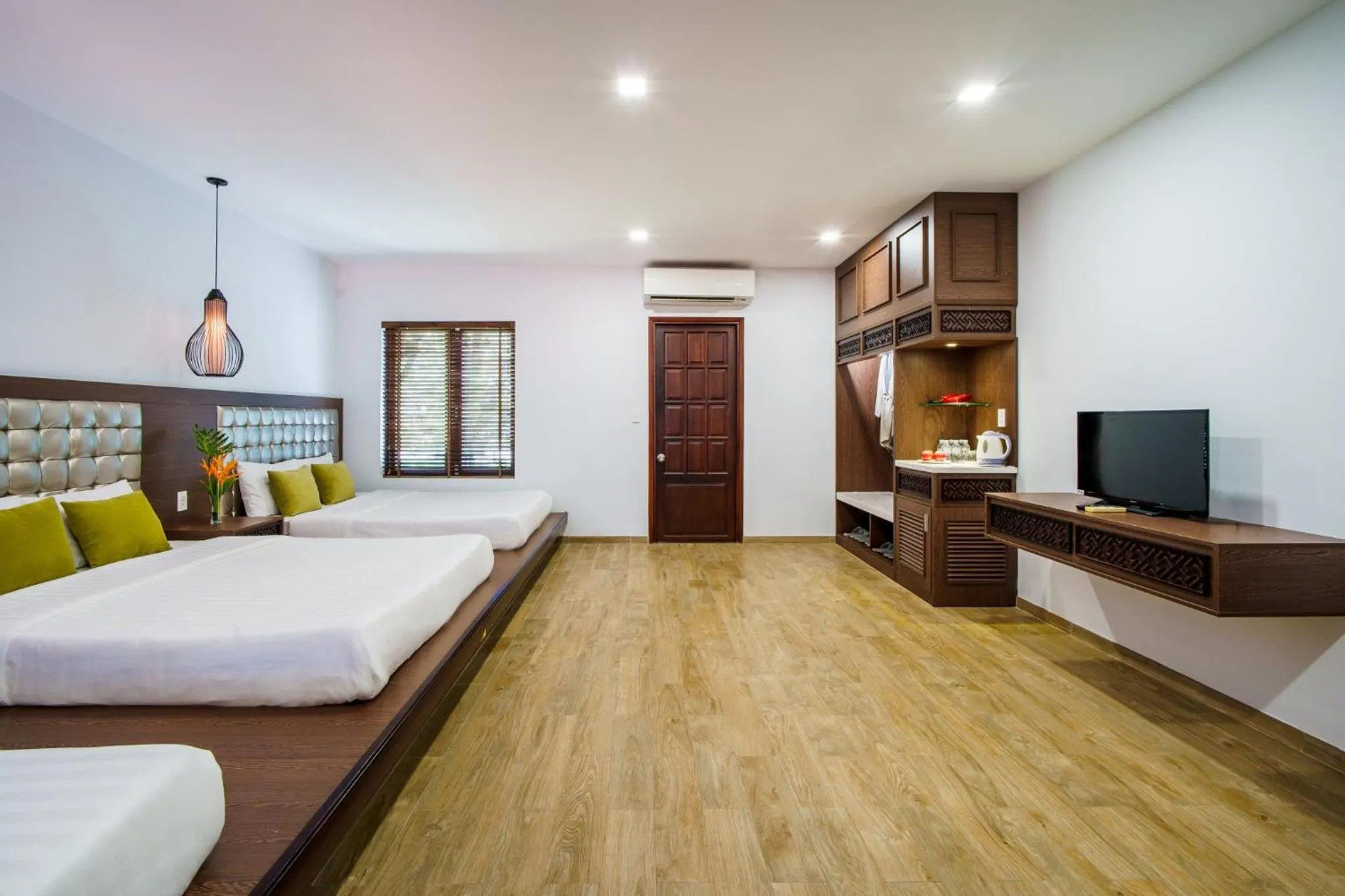 Photo of the whole room, Bed in Minera Hot Springs Binh Chau