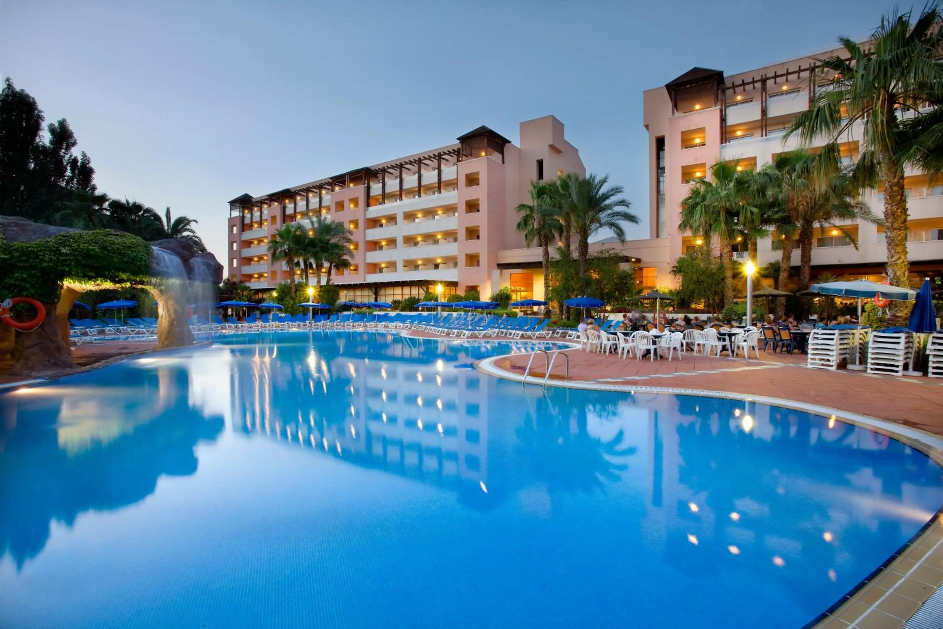 Facade/entrance in H10 Salauris Palace