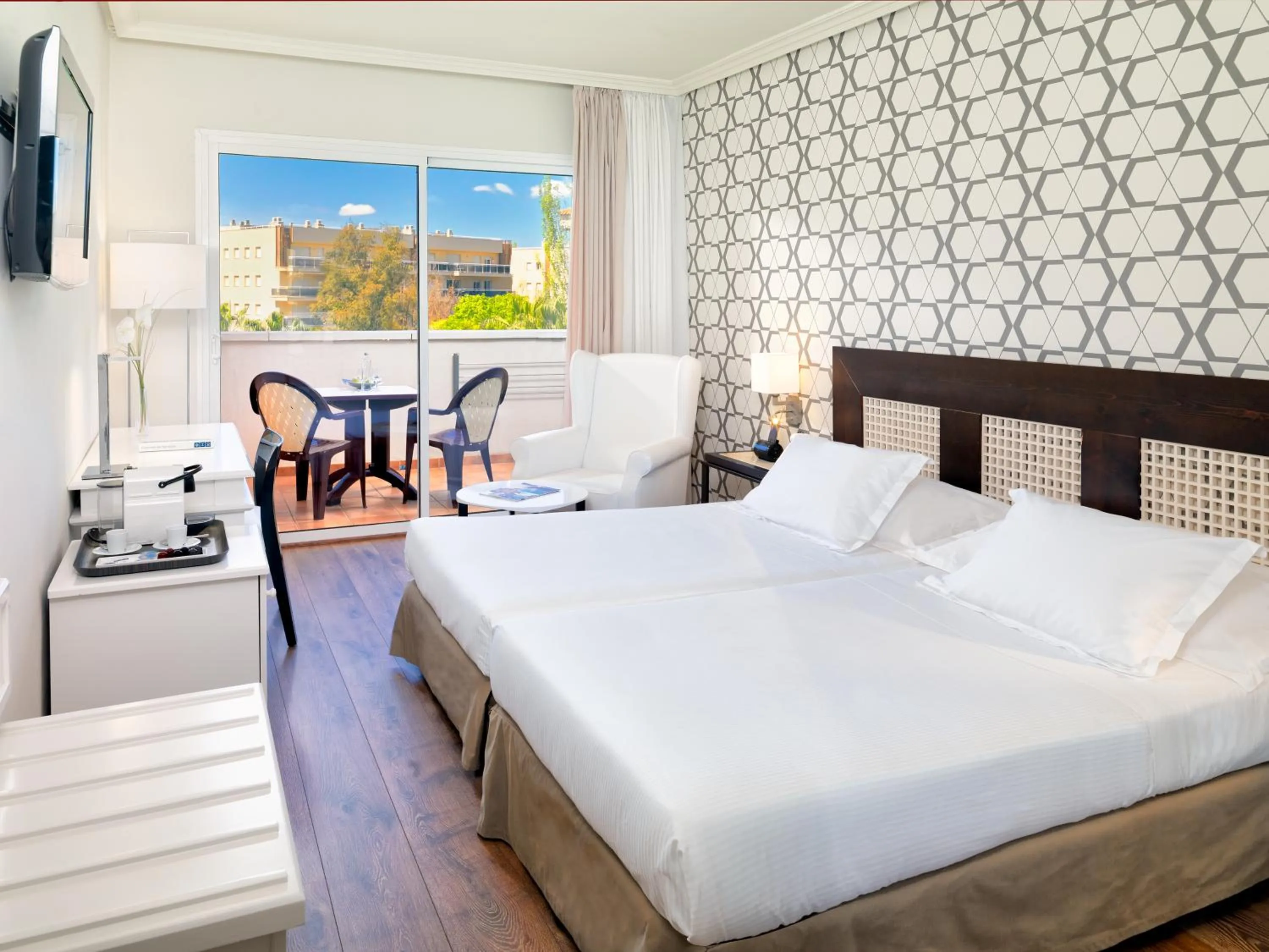 Bed in H10 Salauris Palace