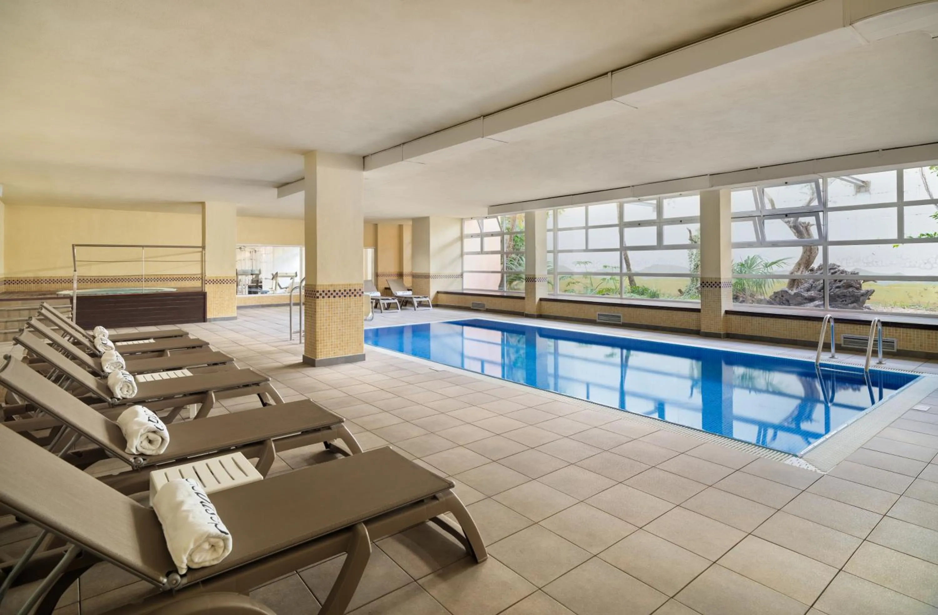 Swimming pool in H10 Salauris Palace