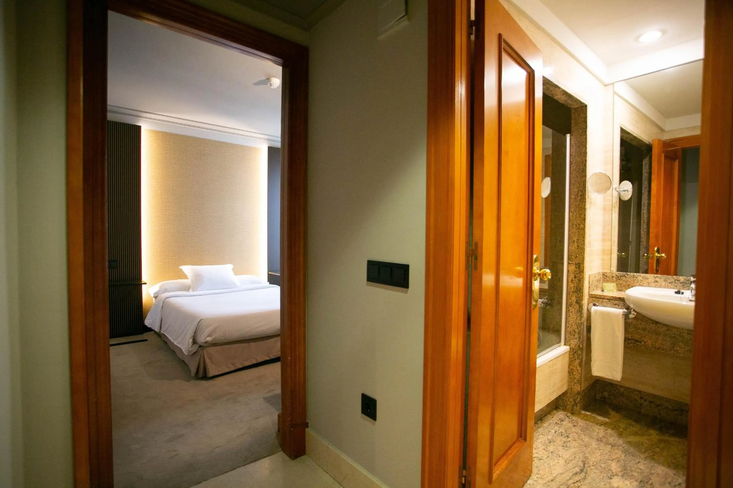 Photo of the whole room, Bed in Hotel Sercotel Ciudad de Oviedo