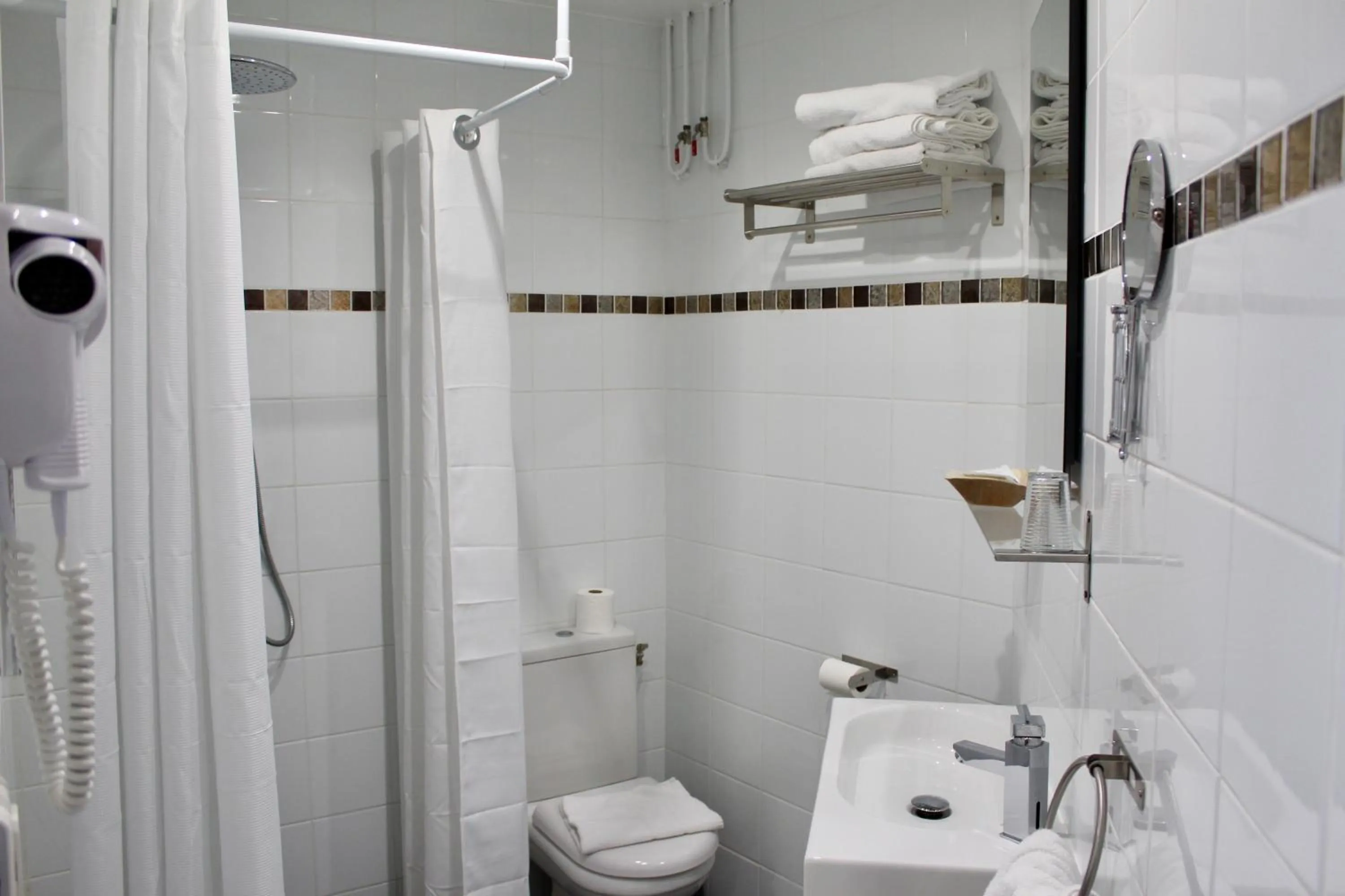 Shower in Hotel des Pyrénées