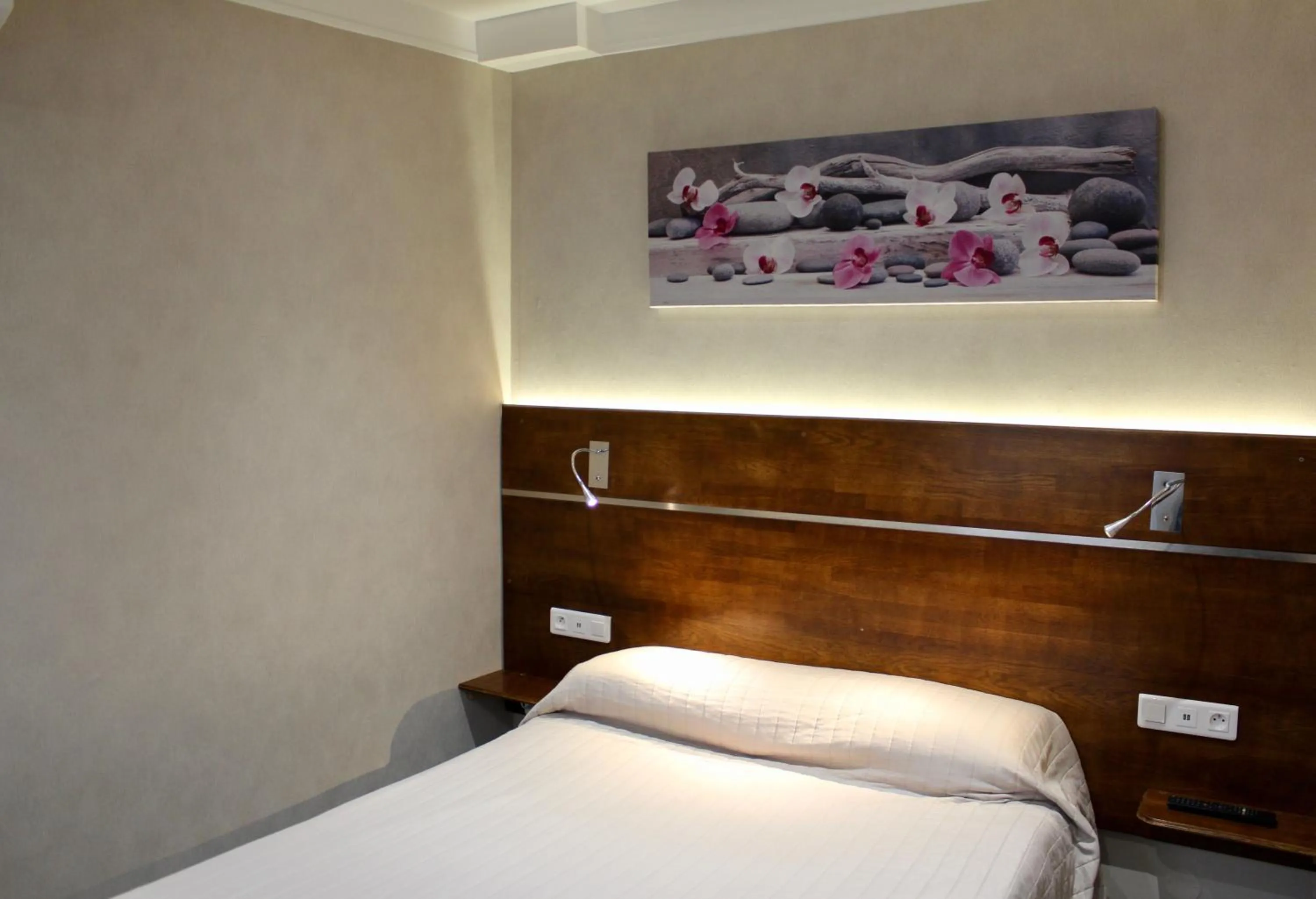 Bed in Hotel des Pyrénées