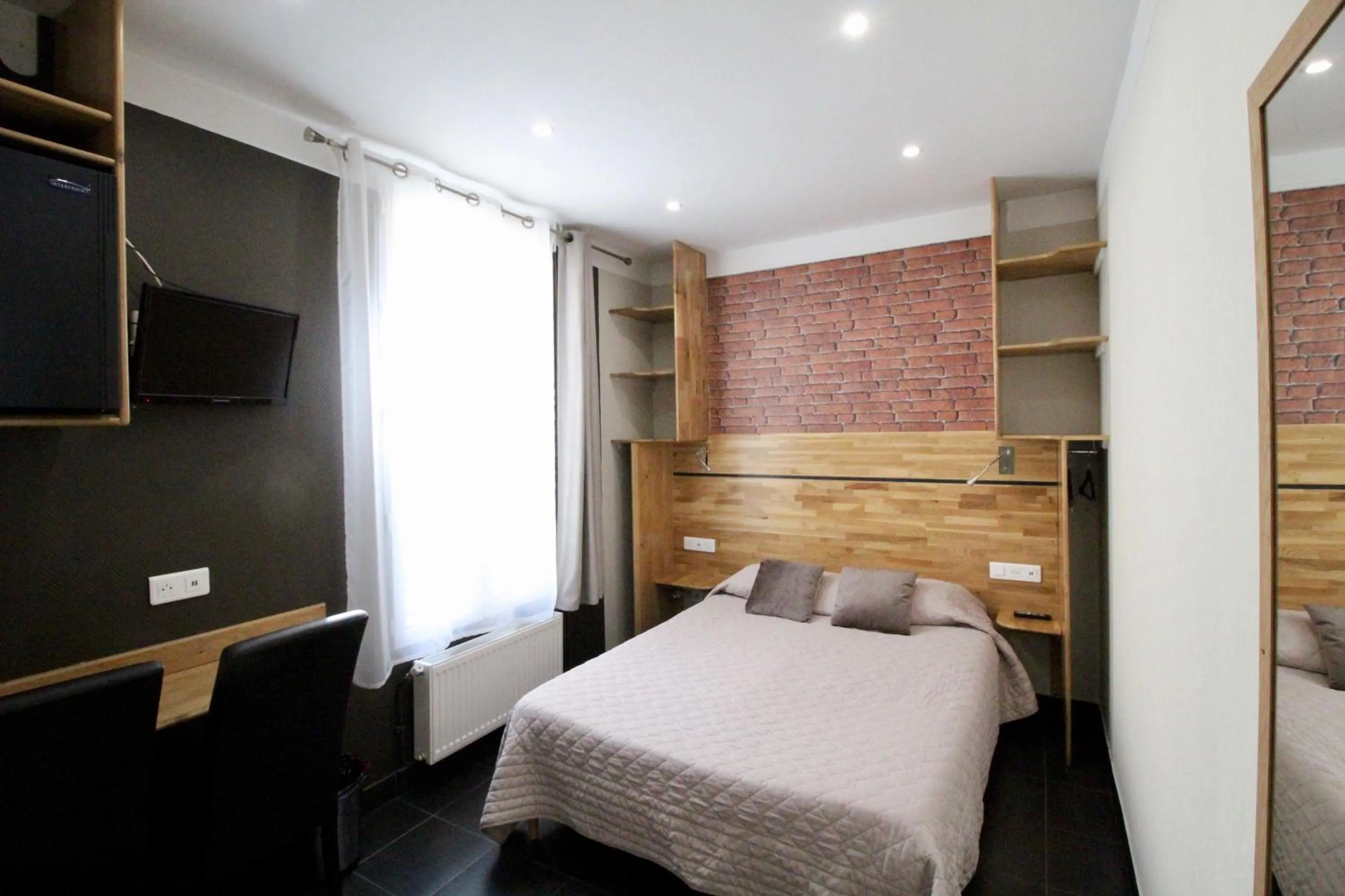 Bed in Hotel des Pyrénées