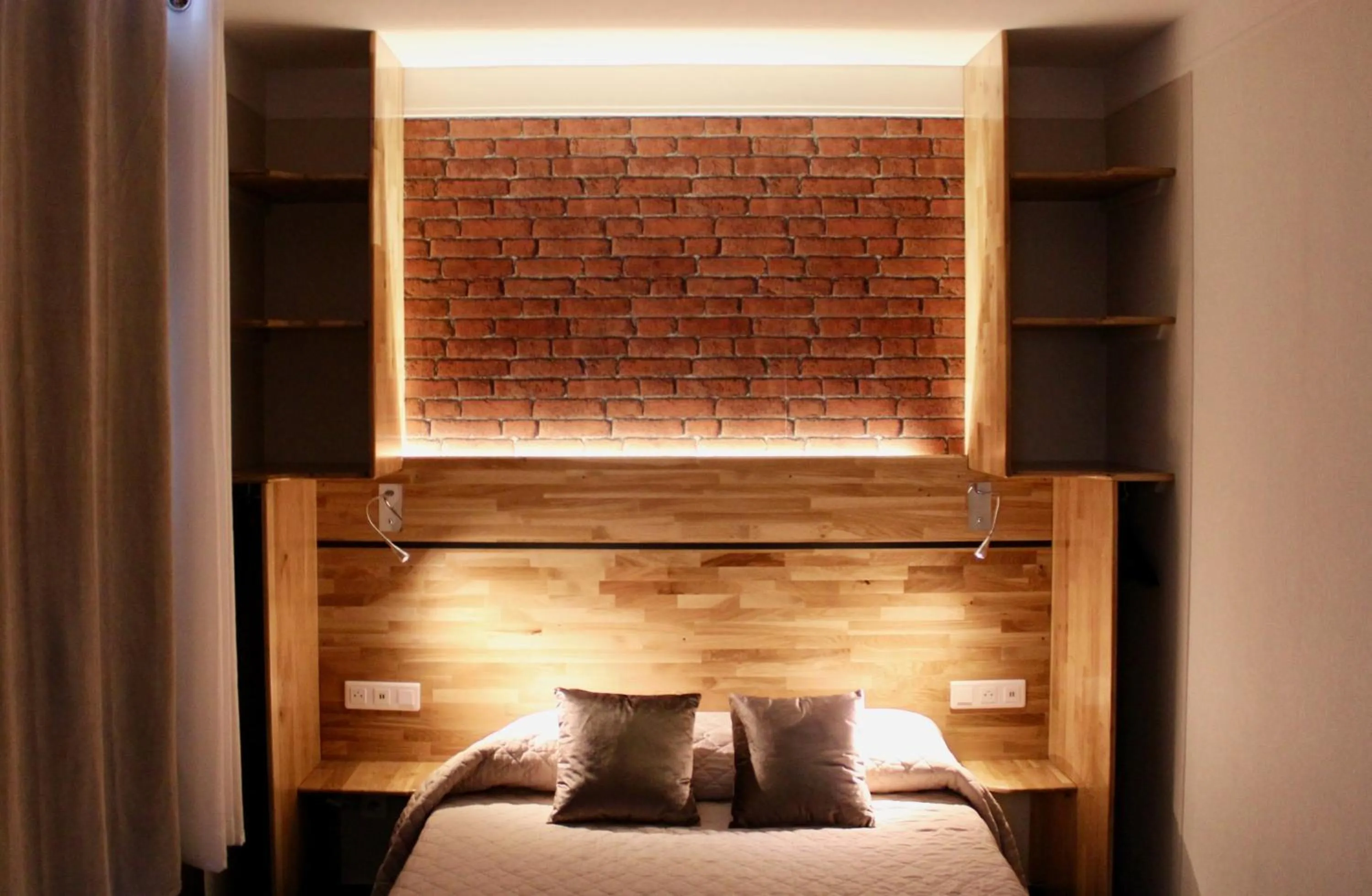 Bed in Hotel des Pyrénées