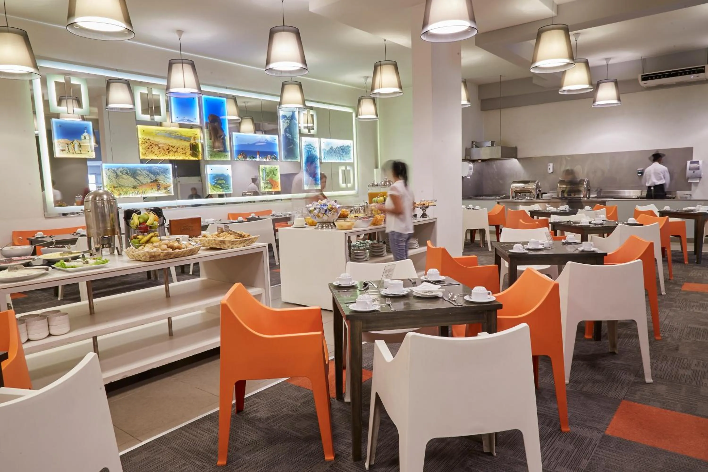 Breakfast in Hotel Terrado Lyon