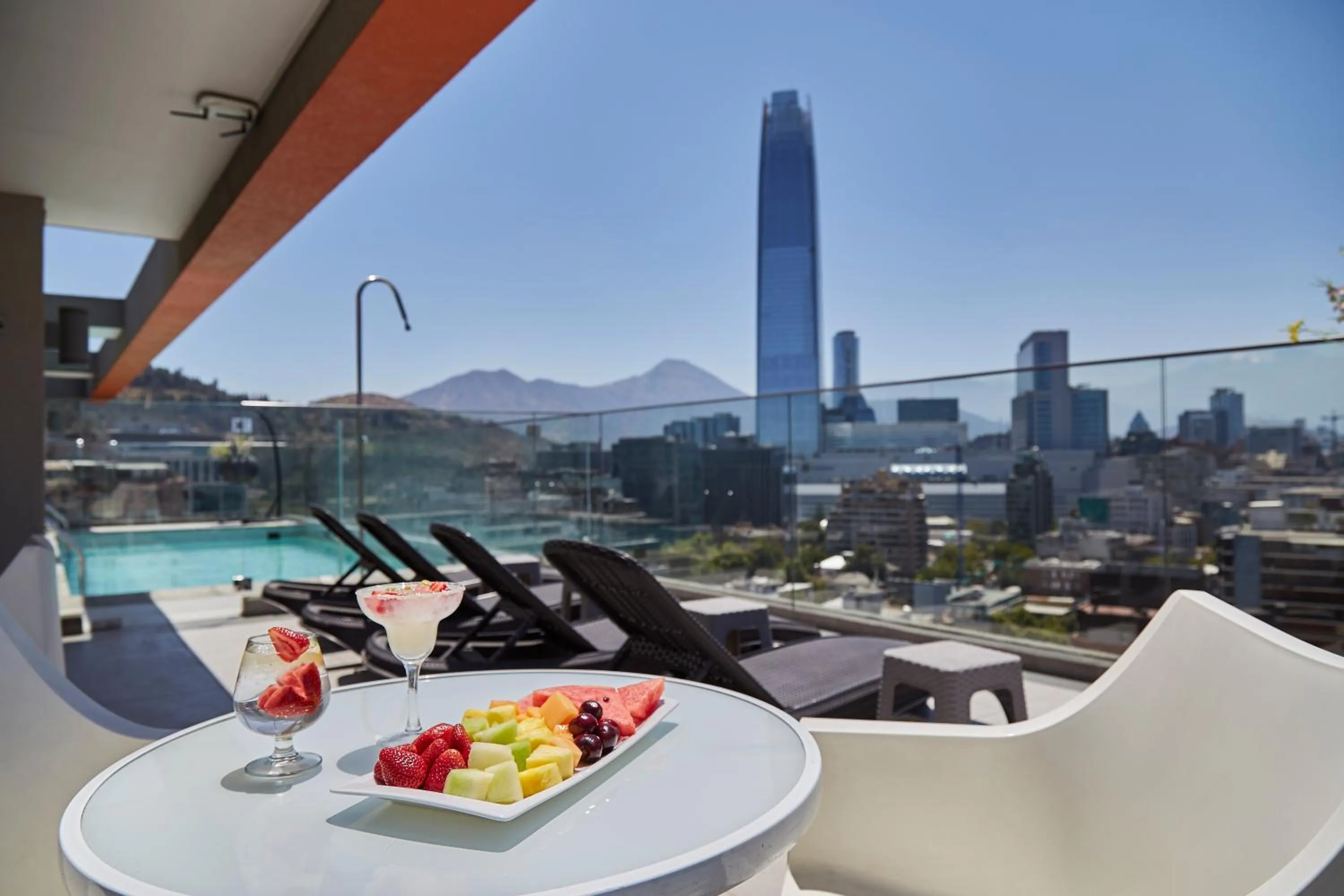 Swimming pool in Hotel Terrado Lyon