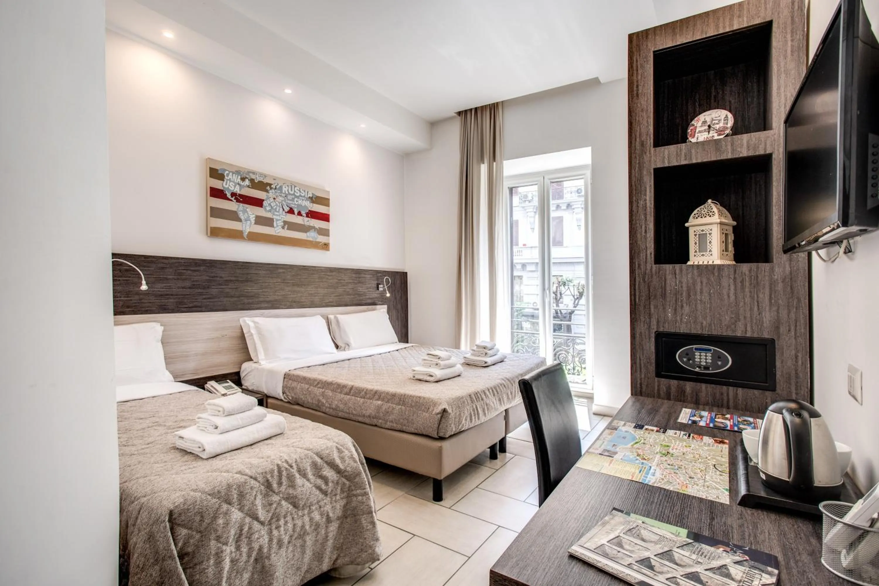 Photo of the whole room, Bed in Napoli Suite