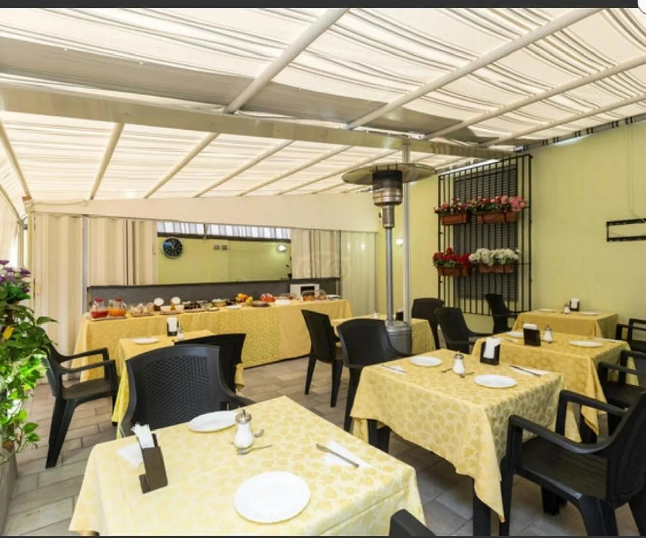 Food and drinks in Napoli Suite