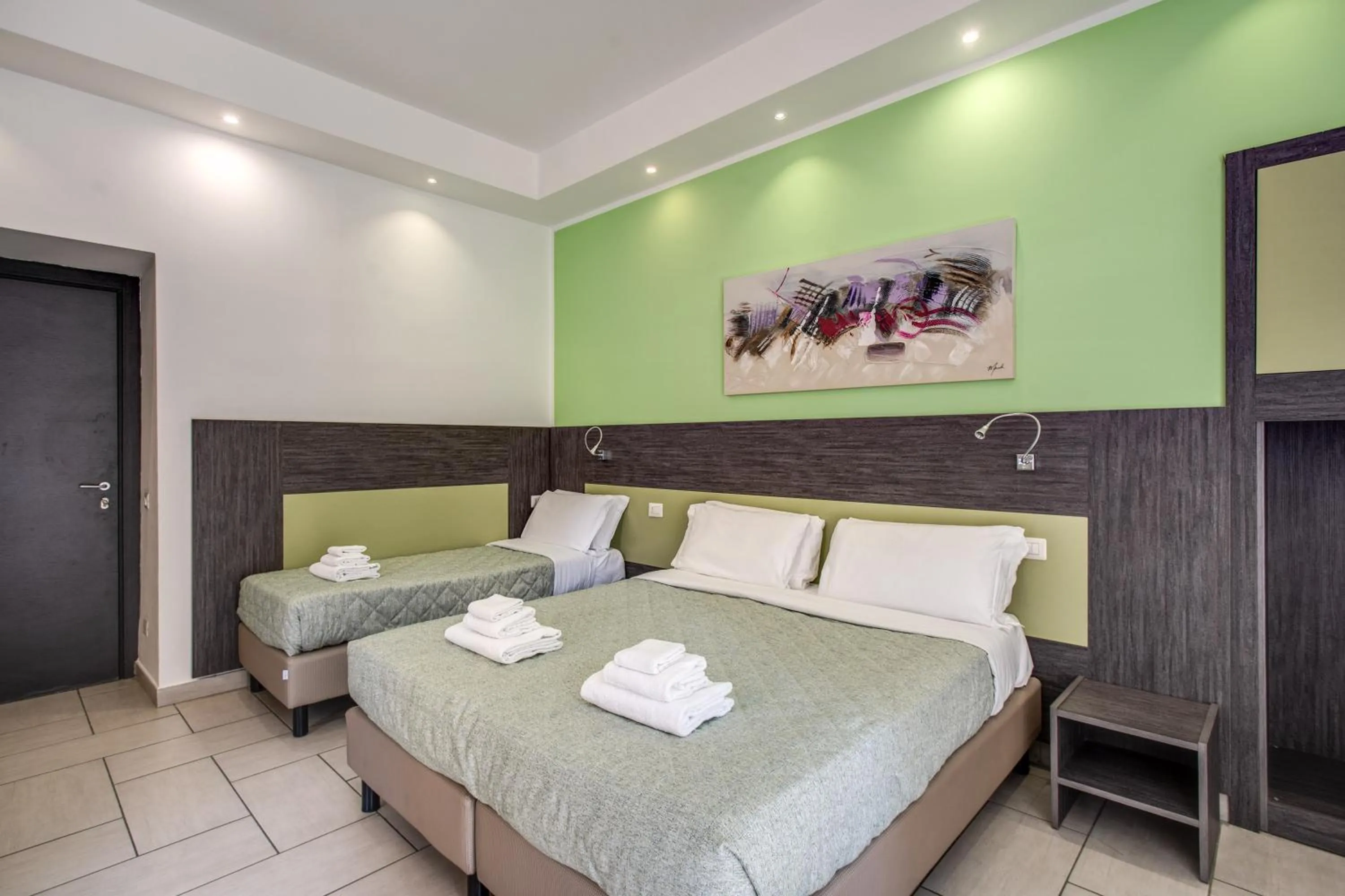 Photo of the whole room, Bed in Napoli Suite