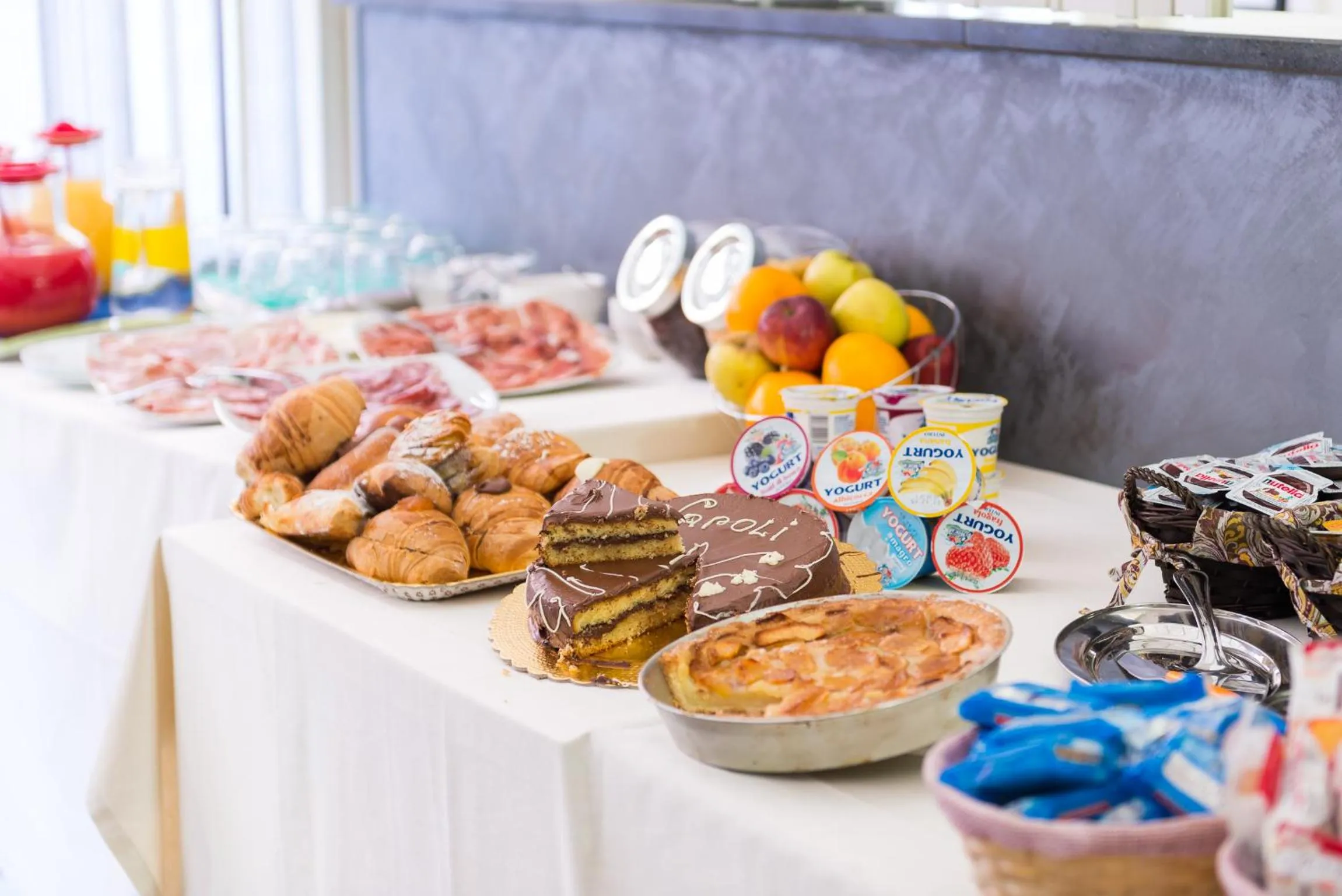 Food and drinks in Napoli Suite