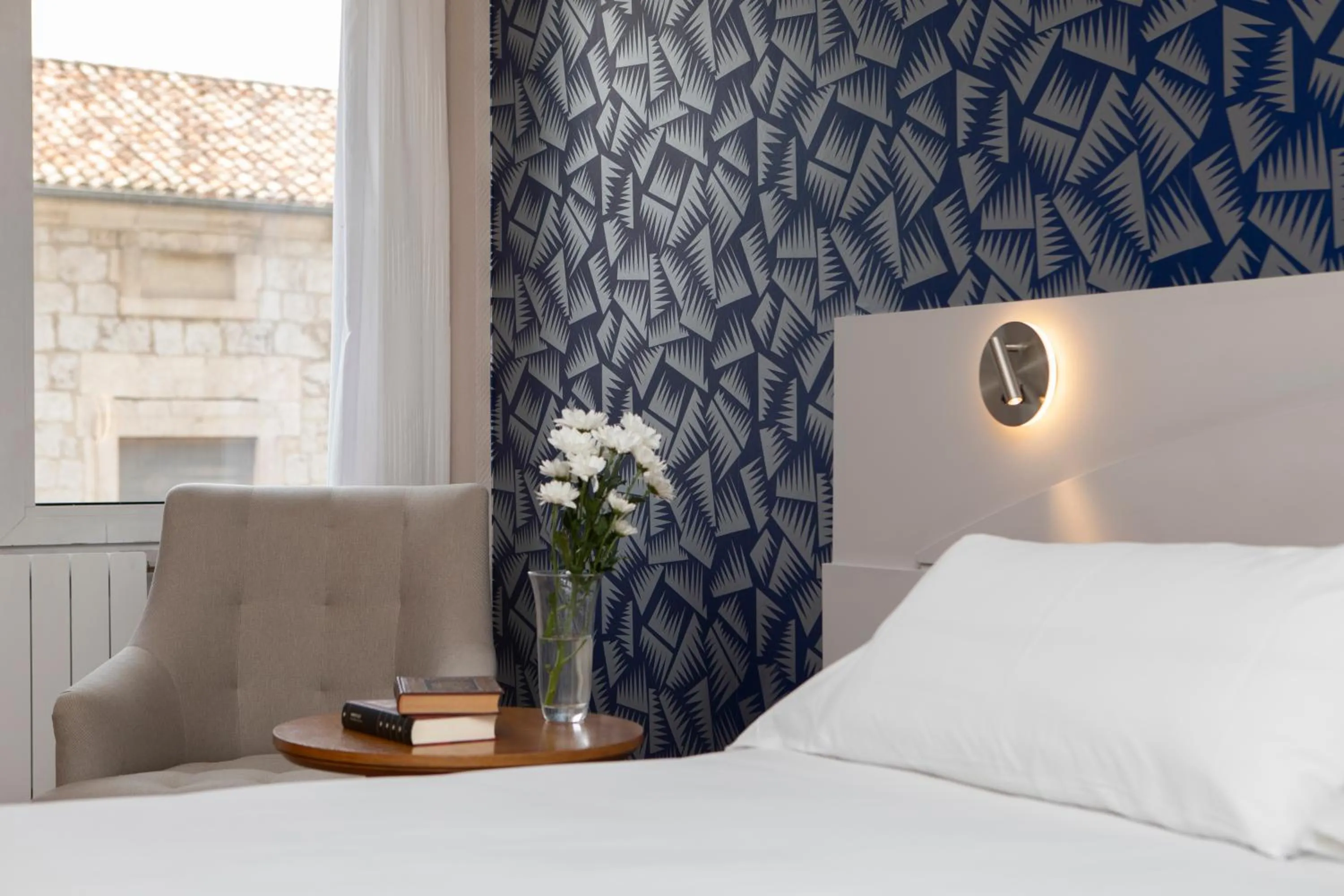 Photo of the whole room, Bed in Hotel Corona de Castilla Burgos