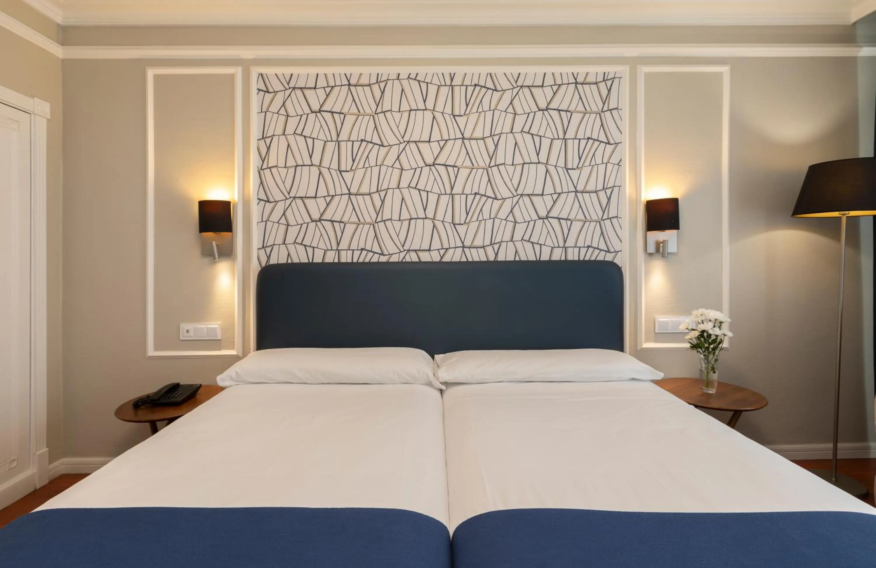 Photo of the whole room, Bed in Hotel Corona de Castilla Burgos