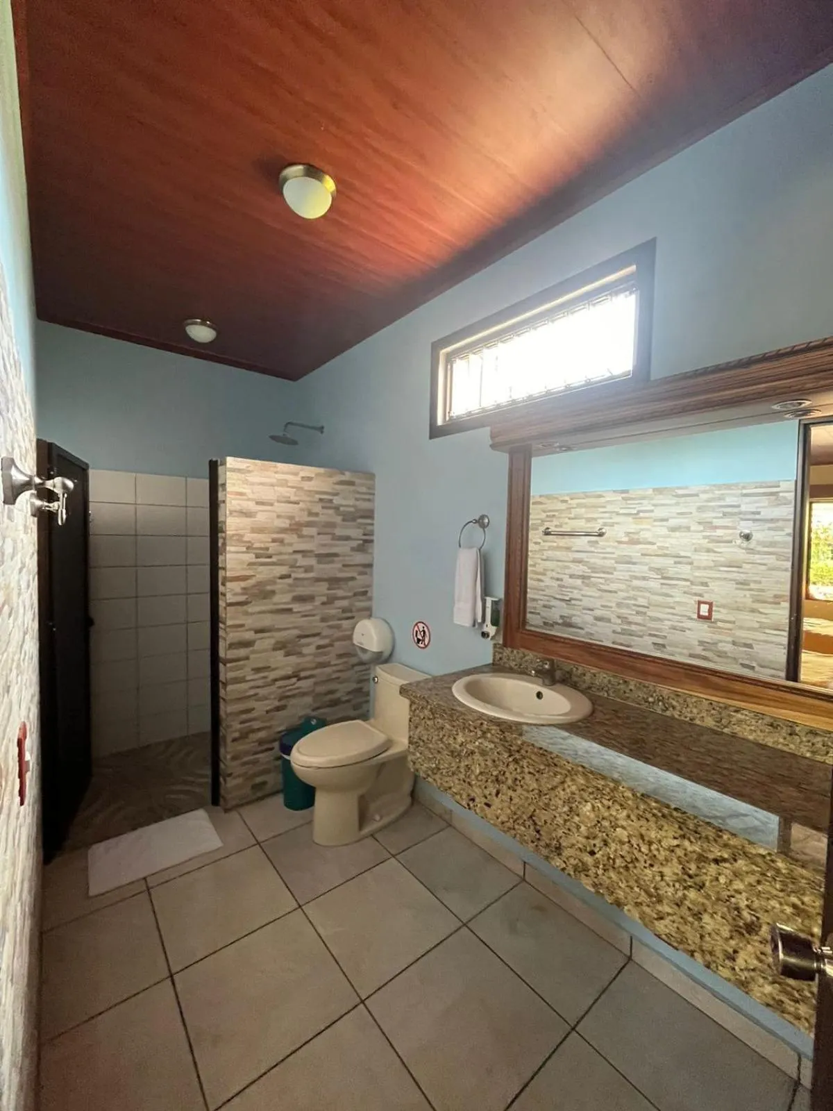 Bathroom in Hotel La Pradera del Arenal