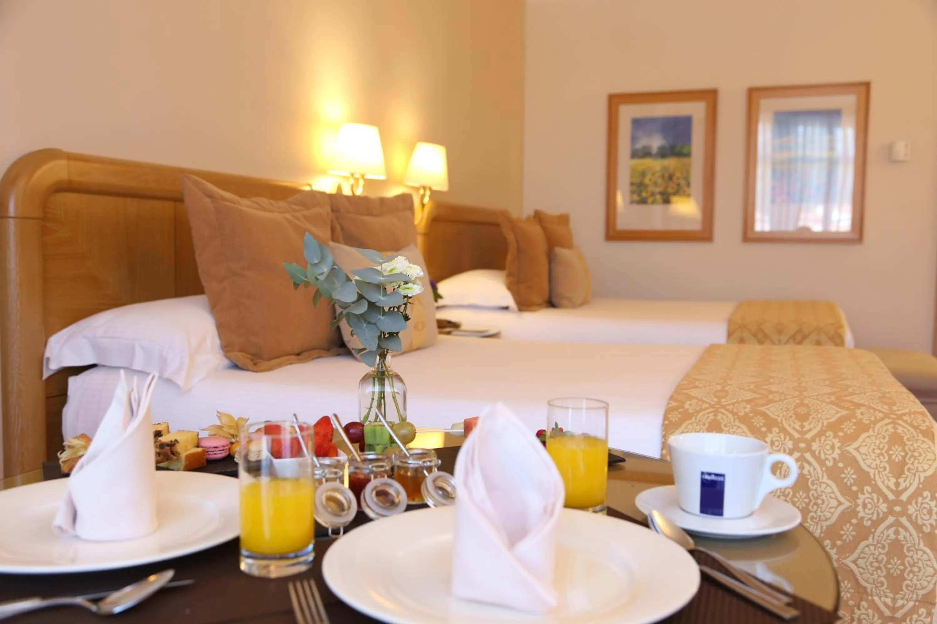 Continental breakfast, Bed in Gran Hotel Los Abetos