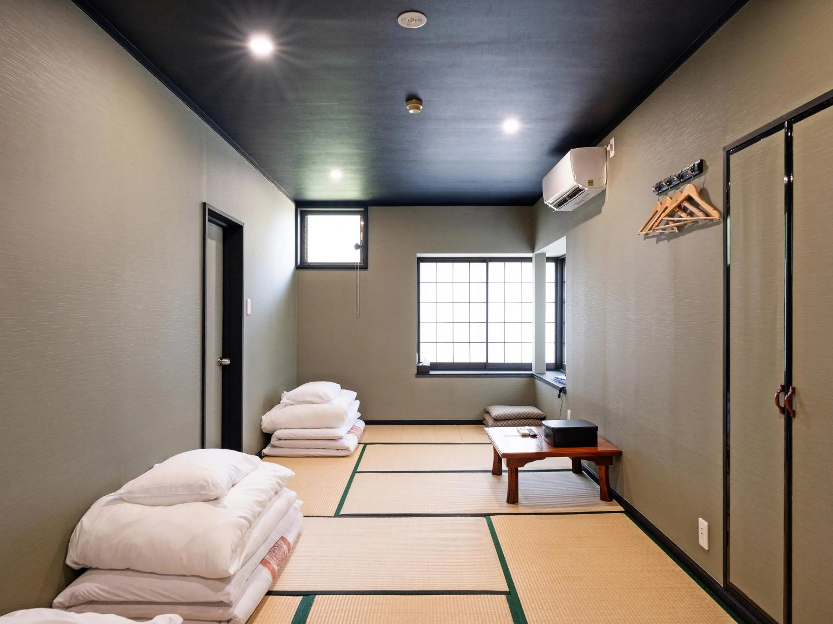 Photo of the whole room, Bed in SUIHOUEN