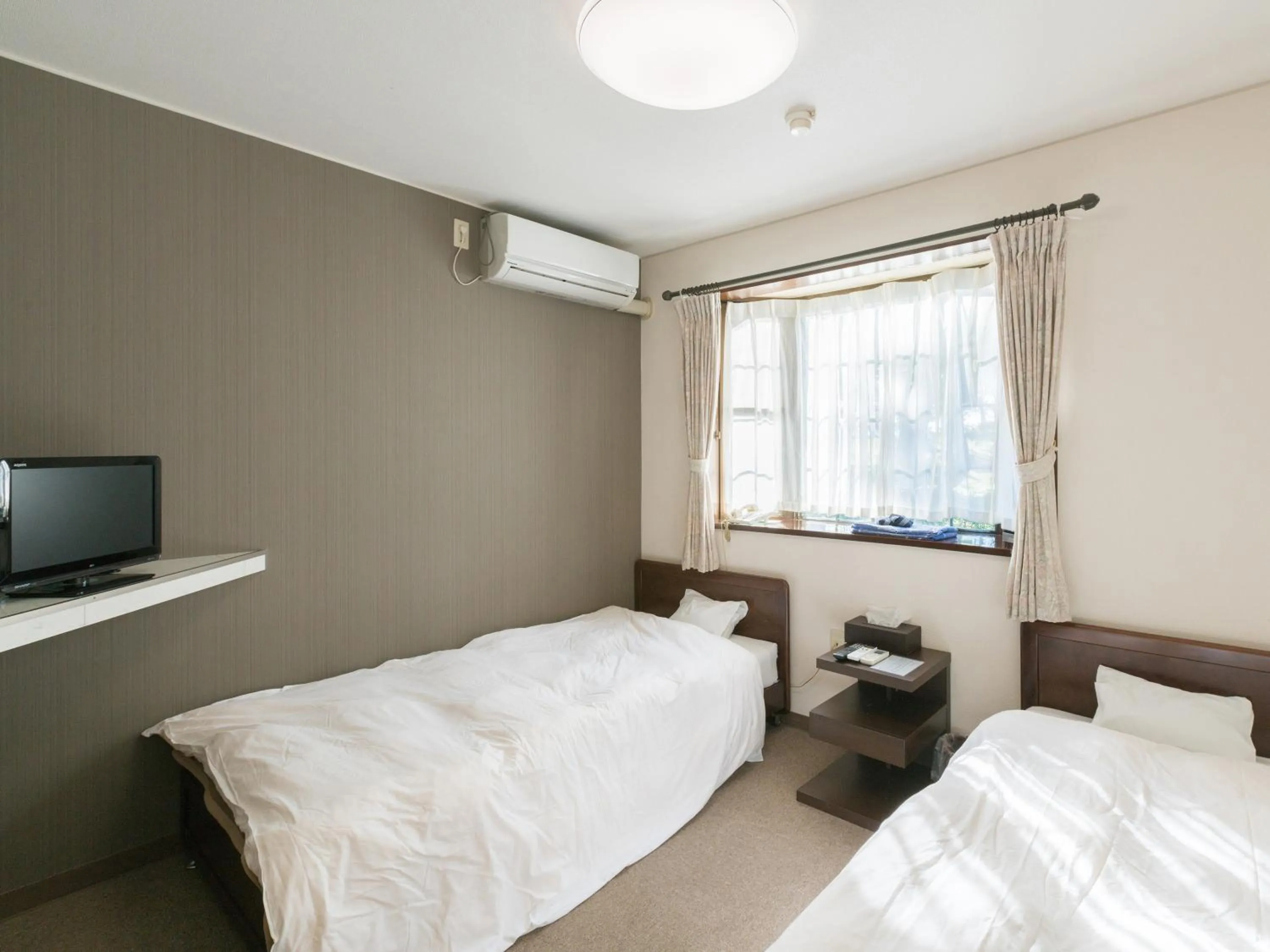 Photo of the whole room, Bed in SUIHOUEN