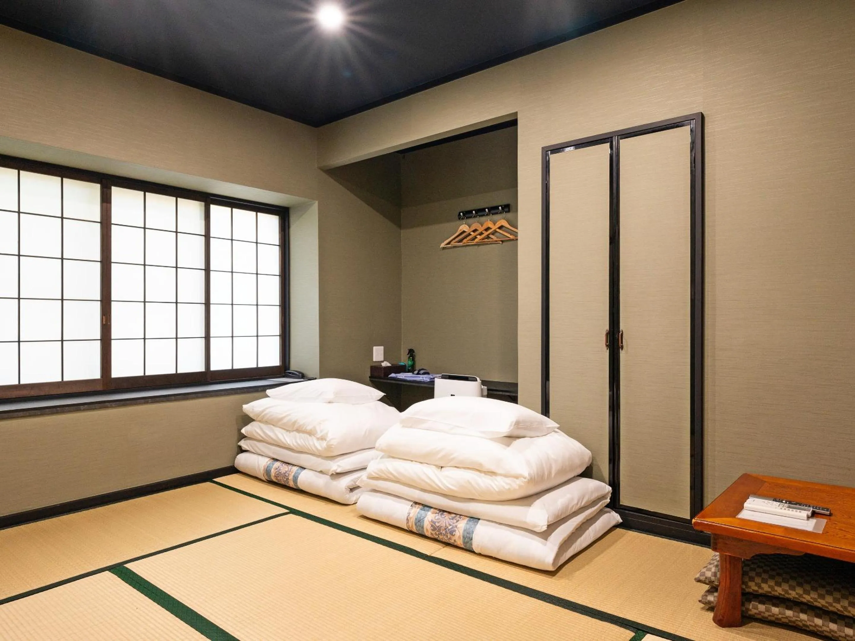 Photo of the whole room, Bed in SUIHOUEN