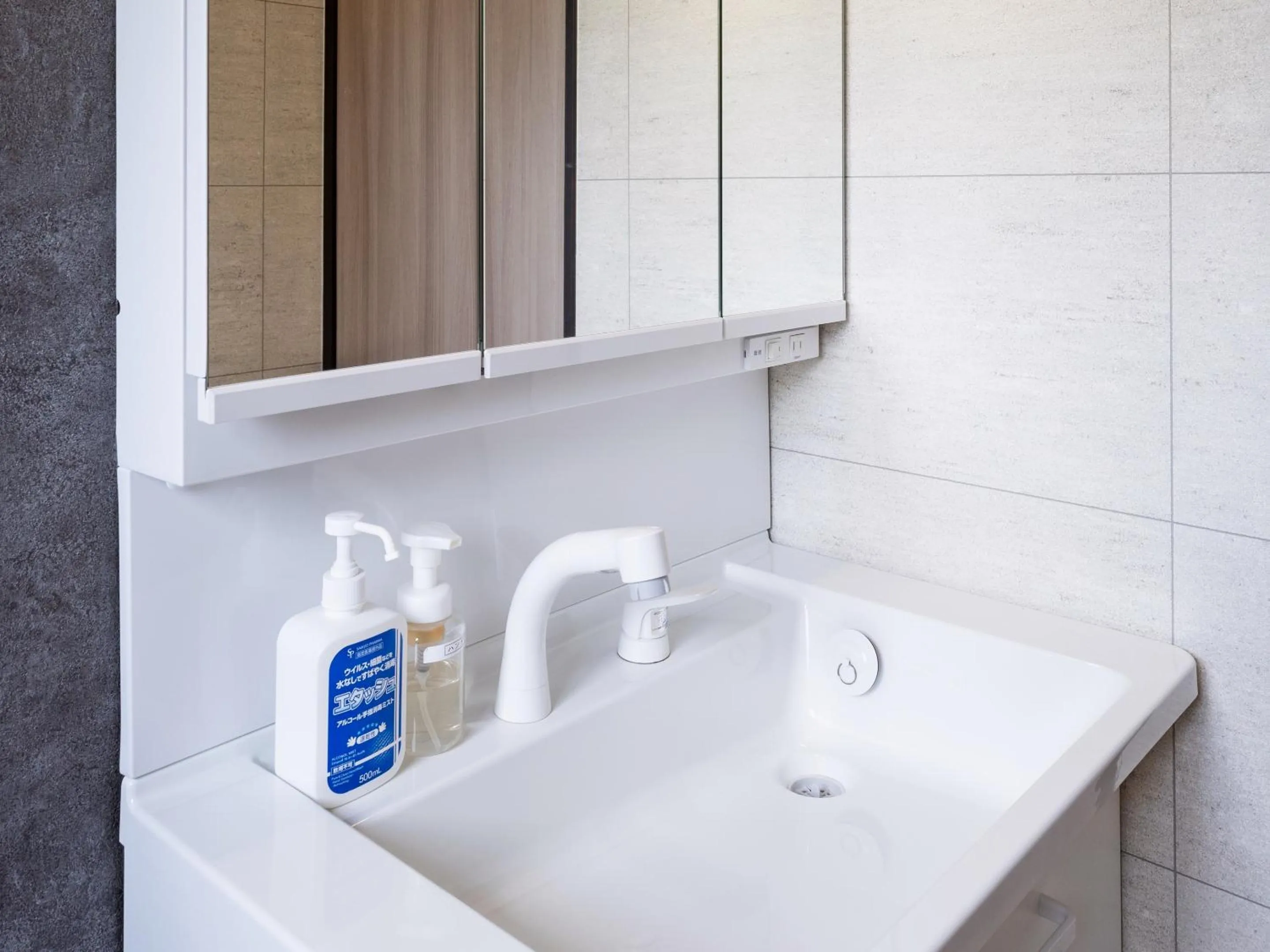 Photo of the whole room in SUIHOUEN