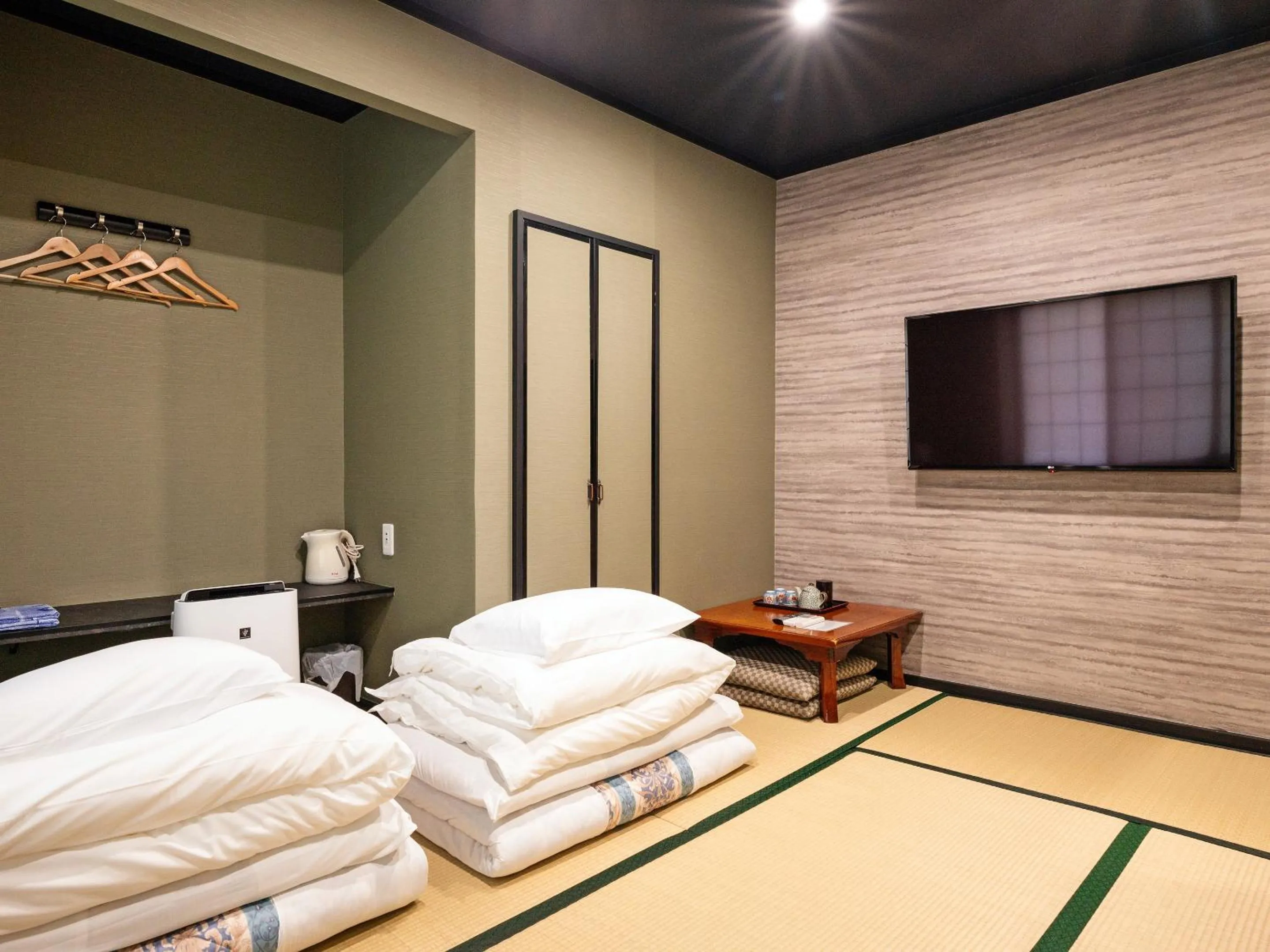 Photo of the whole room, Bed in SUIHOUEN