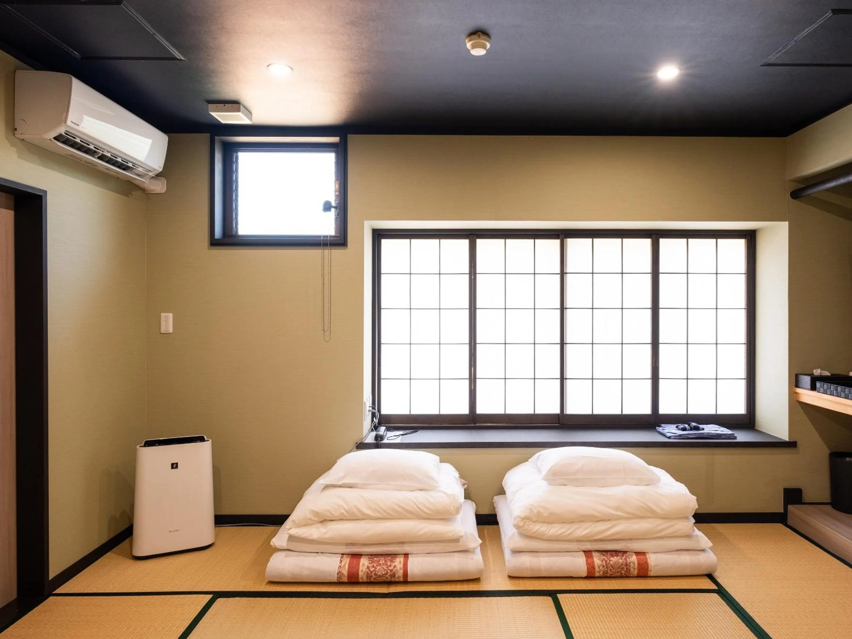 Photo of the whole room, Bed in SUIHOUEN